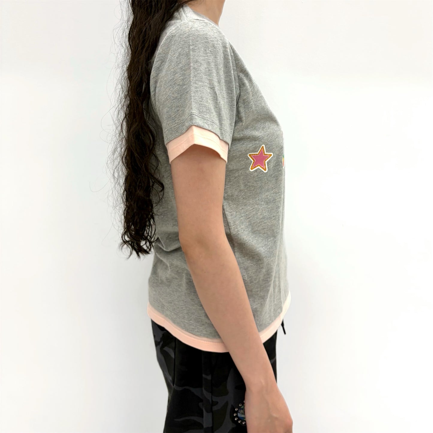 [F.E.E.S] sticker layered t-shirt / melange grey / ステッカーレイヤードtシャツ