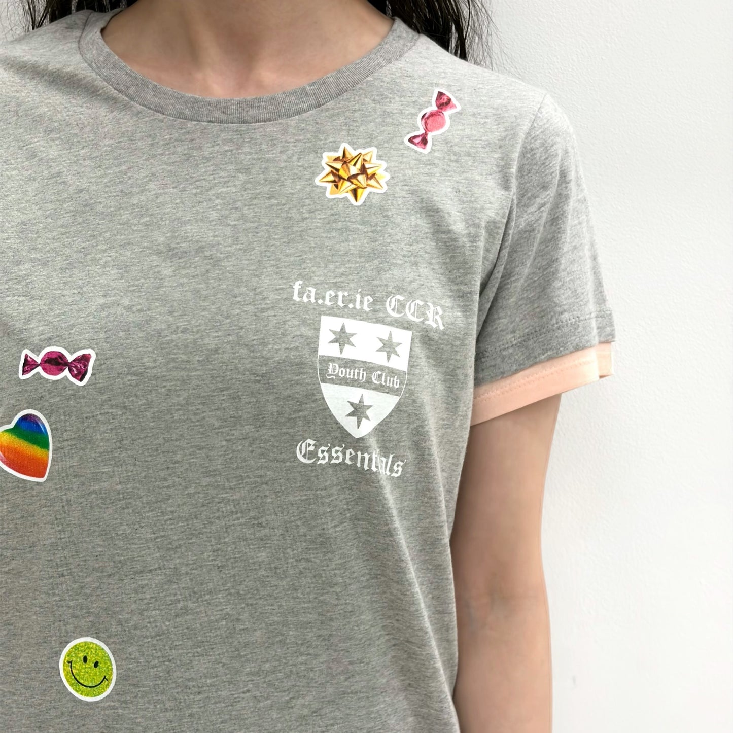 [F.E.E.S] sticker layered t-shirt / melange grey / ステッカーレイヤードtシャツ