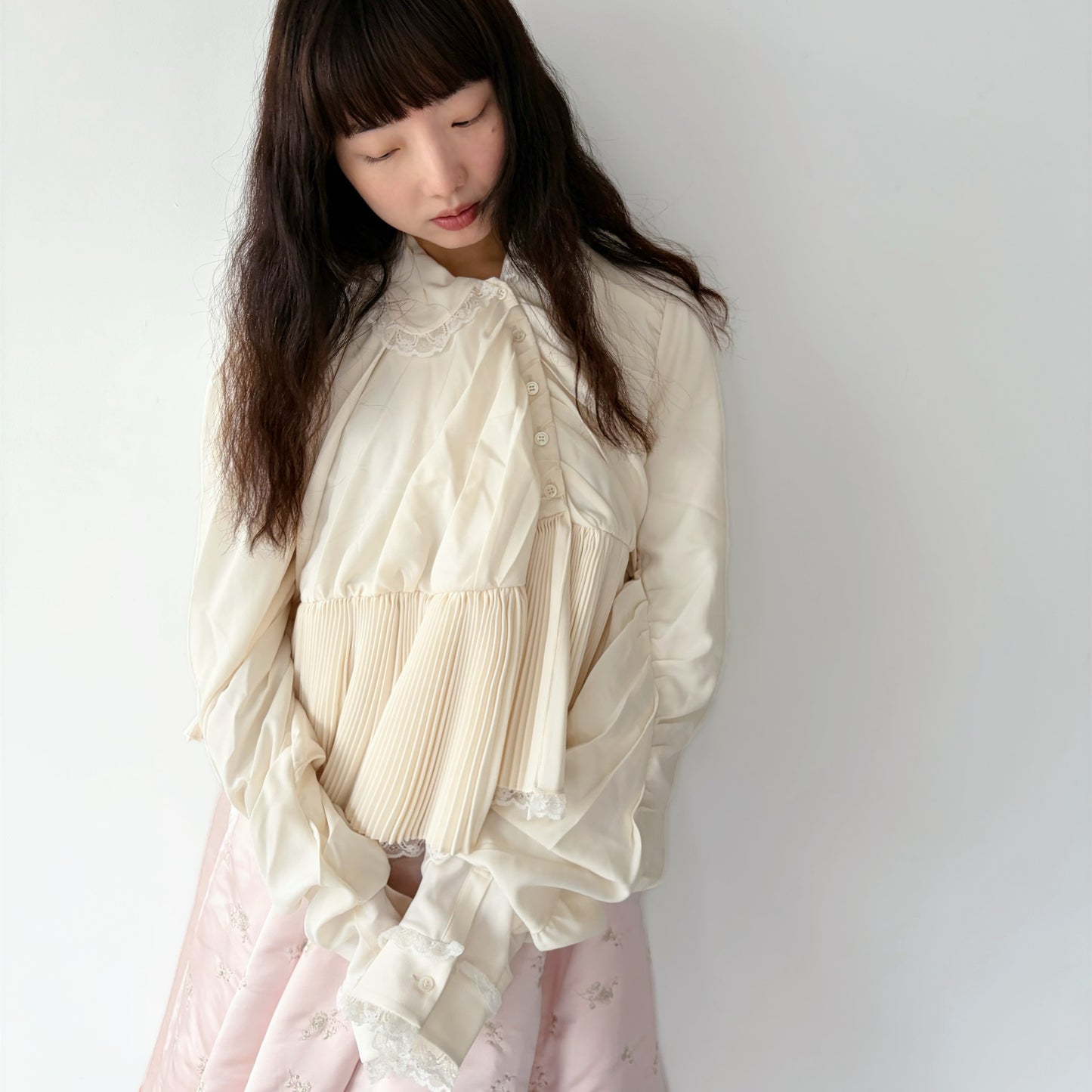 CHILDISH PLEATS SHIRT / IVORY / ユニークプリーツシャツ
