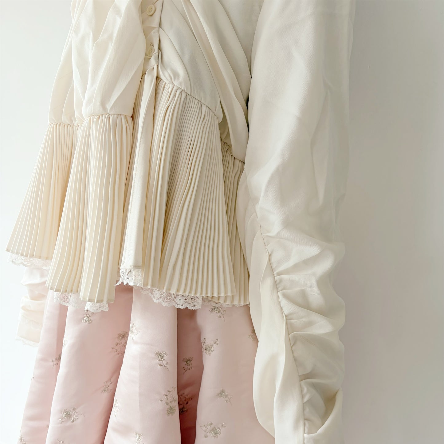 CHILDISH PLEATS SHIRT / IVORY / ユニークプリーツシャツ