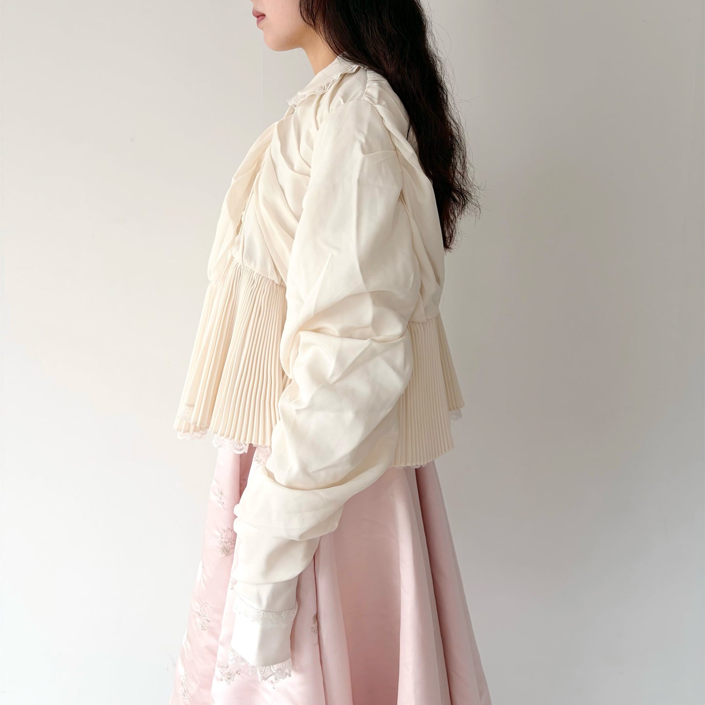 CHILDISH PLEATS SHIRT / IVORY / ユニークプリーツシャツ