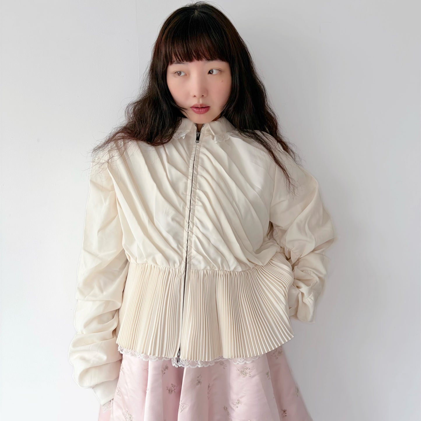 CHILDISH PLEATS SHIRT / IVORY / ユニークプリーツシャツ