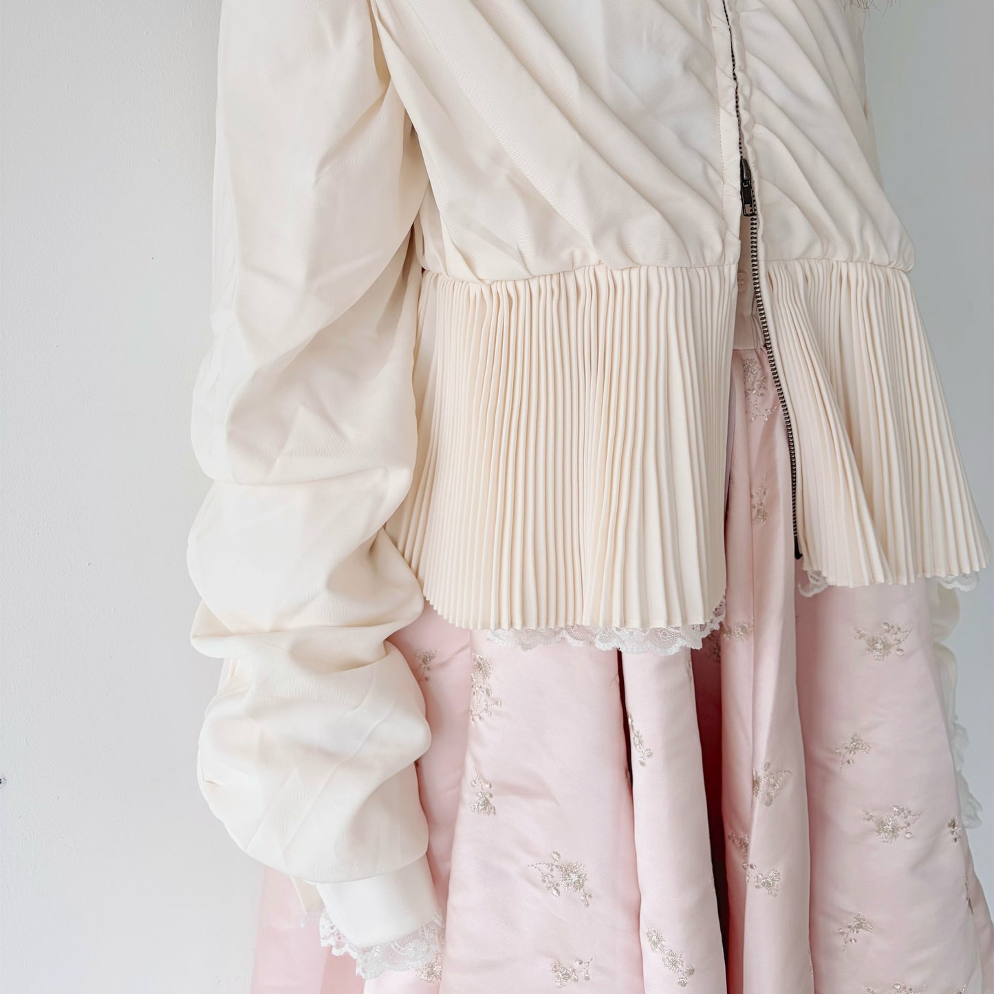CHILDISH PLEATS SHIRT / IVORY / ユニークプリーツシャツ