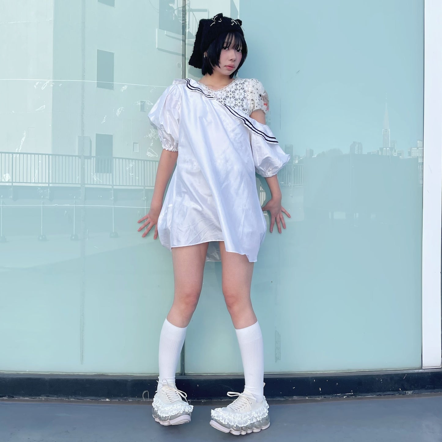 BACKWARDS SAILOR COLLAR DRESS, DROPPED DOWN SHOULDER SHORT SILK VERSION / WHITE / ドロップショルダーセーラートップ