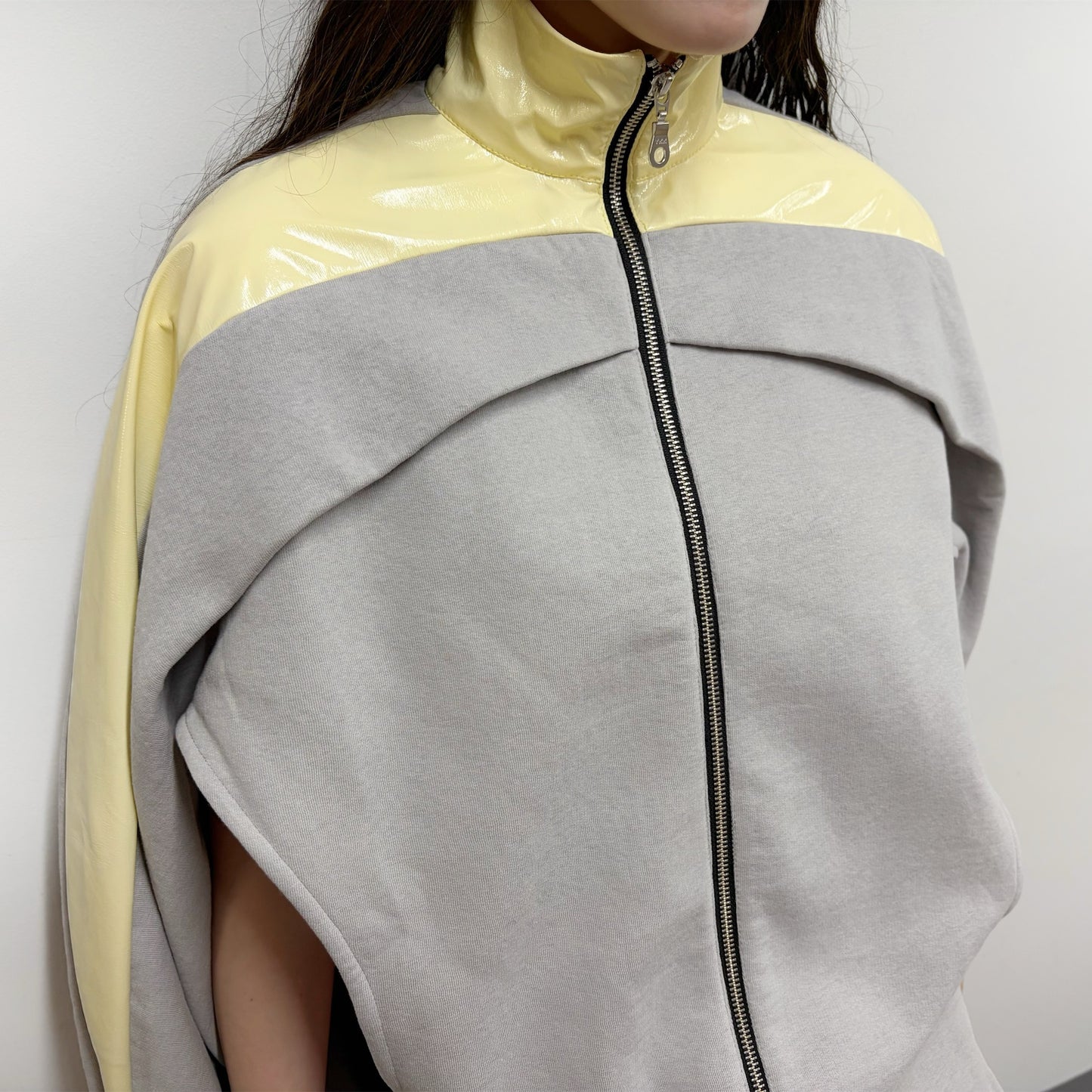 TWISTED TRACK JACKET / CREAM x GREY / ツイストトラックジャケット