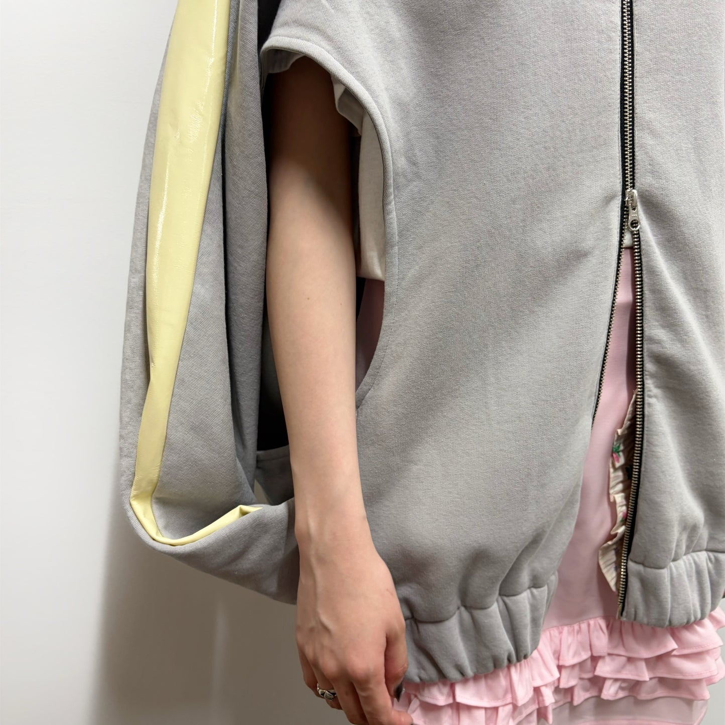 TWISTED TRACK JACKET / CREAM x GREY / ツイストトラックジャケット