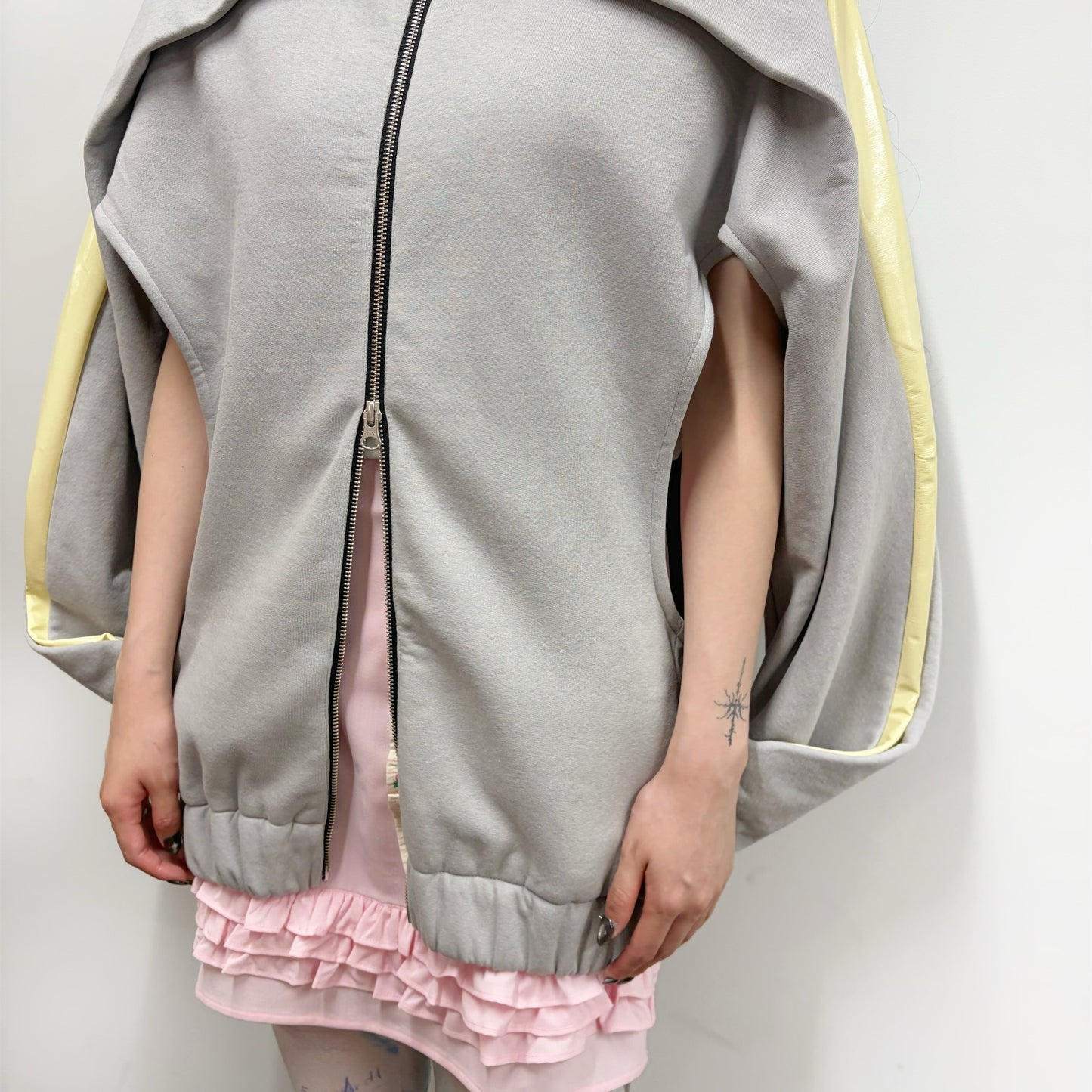 TWISTED TRACK JACKET / CREAM x GREY / ツイストトラックジャケット