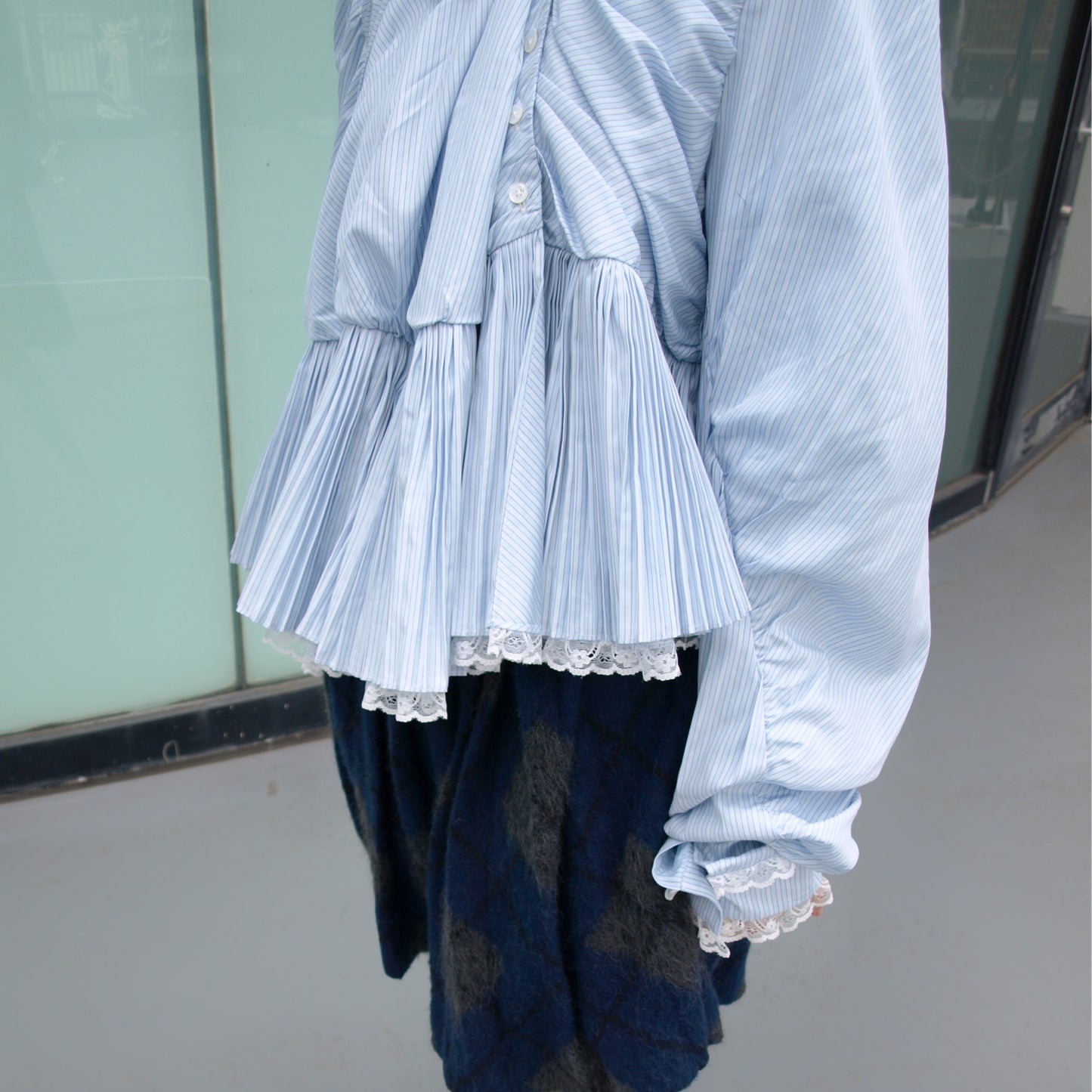 CHILDISH PLEATS SHIRT / BLUE / ユニークプリーツシャツ