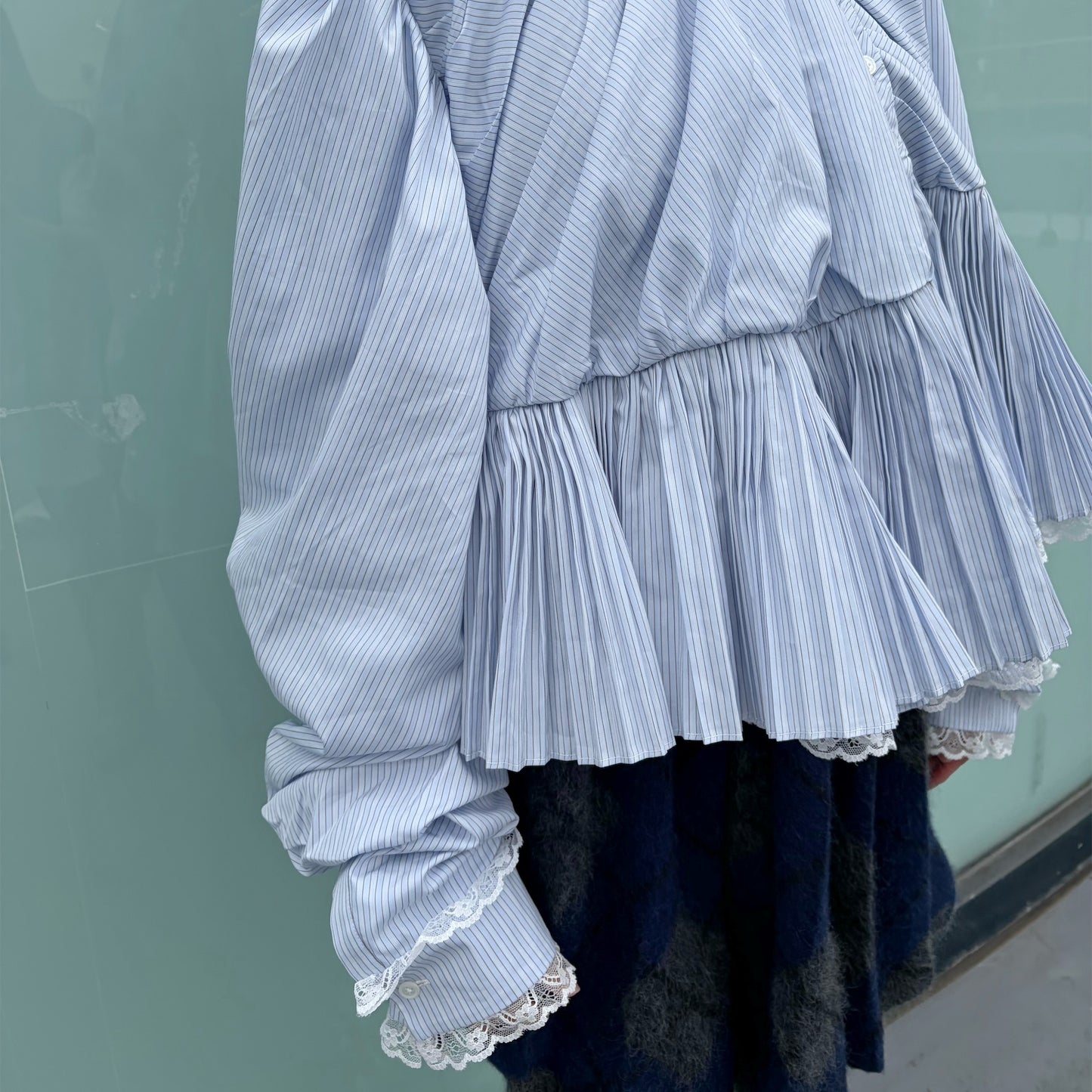 CHILDISH PLEATS SHIRT / BLUE / ユニークプリーツシャツ