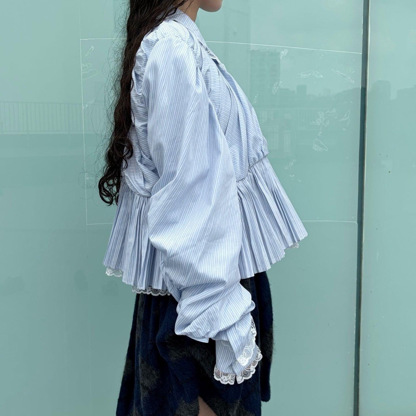 CHILDISH PLEATS SHIRT / BLUE / ユニークプリーツシャツ