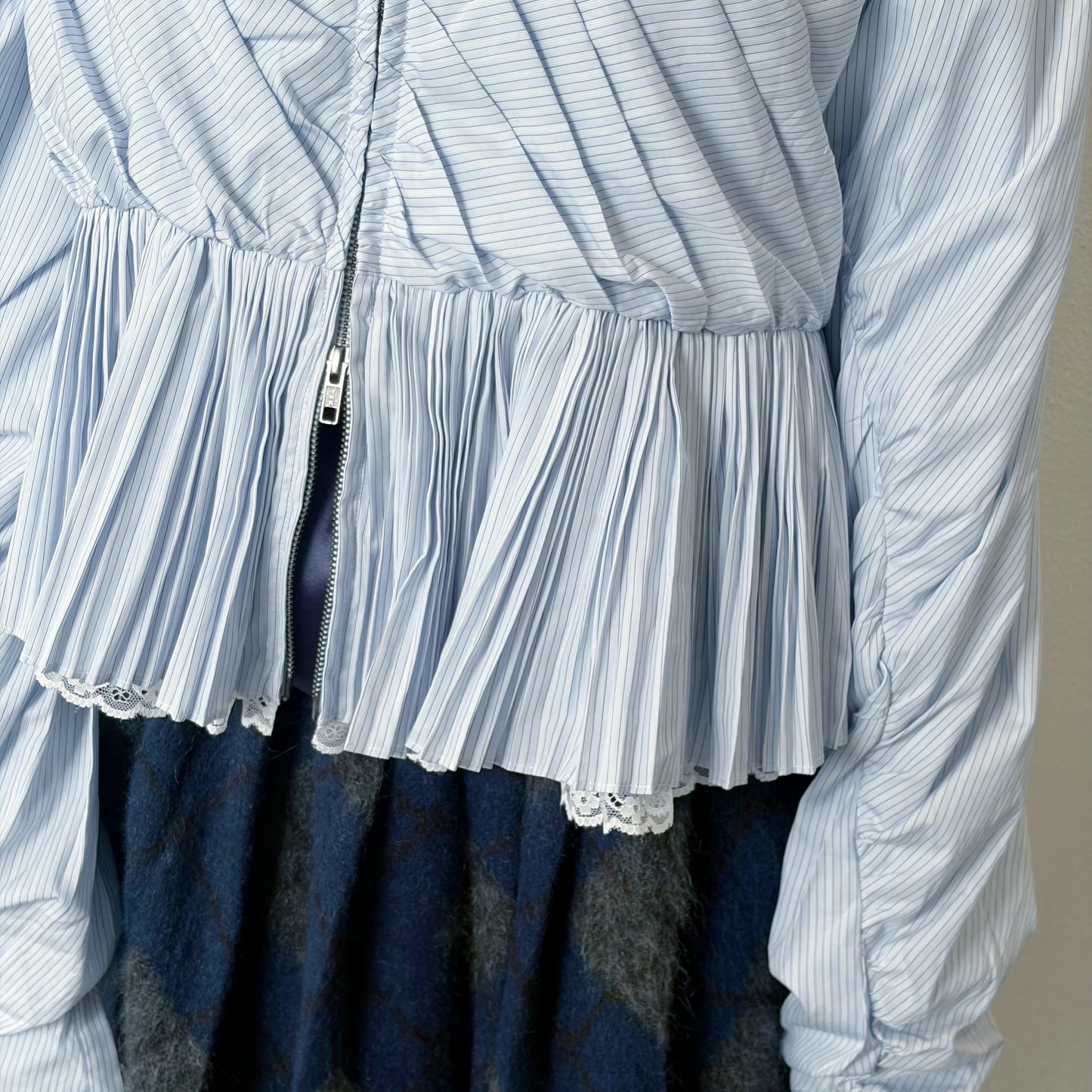 CHILDISH PLEATS SHIRT / BLUE / ユニークプリーツシャツ