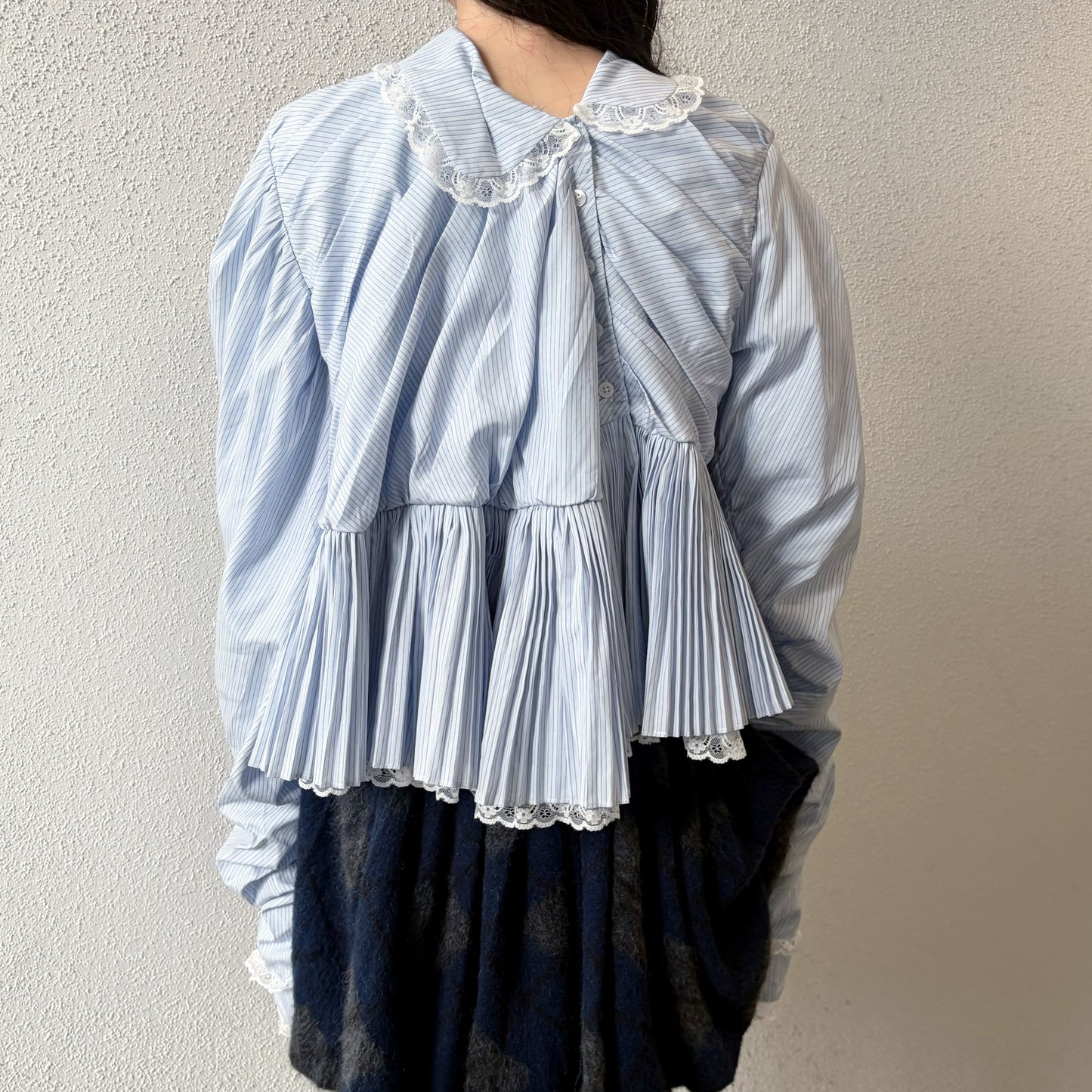 CHILDISH PLEATS SHIRT / BLUE / ユニークプリーツシャツ