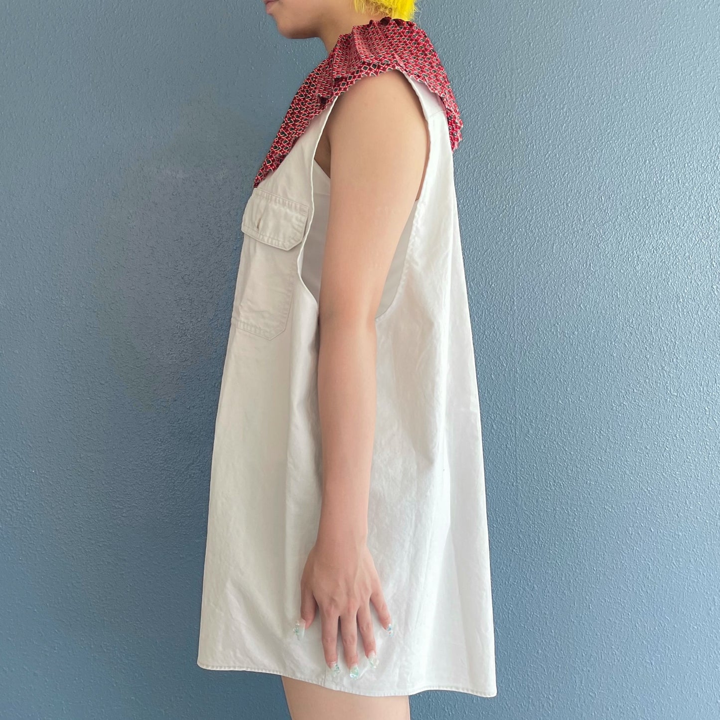PLEATED COLLAR SLEEVELESS SHIRT / WHITE / プリーツカラースリーブレスシャツ
