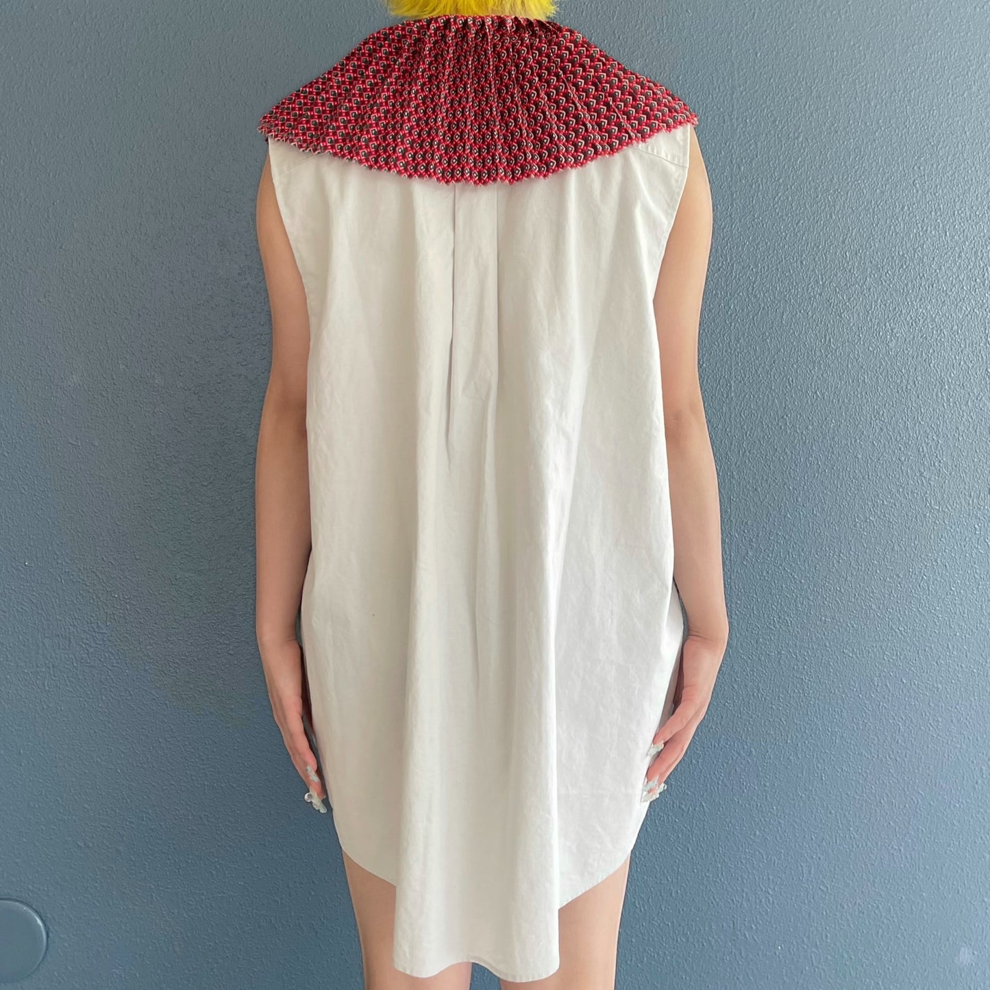 PLEATED COLLAR SLEEVELESS SHIRT / WHITE / プリーツカラースリーブレスシャツ
