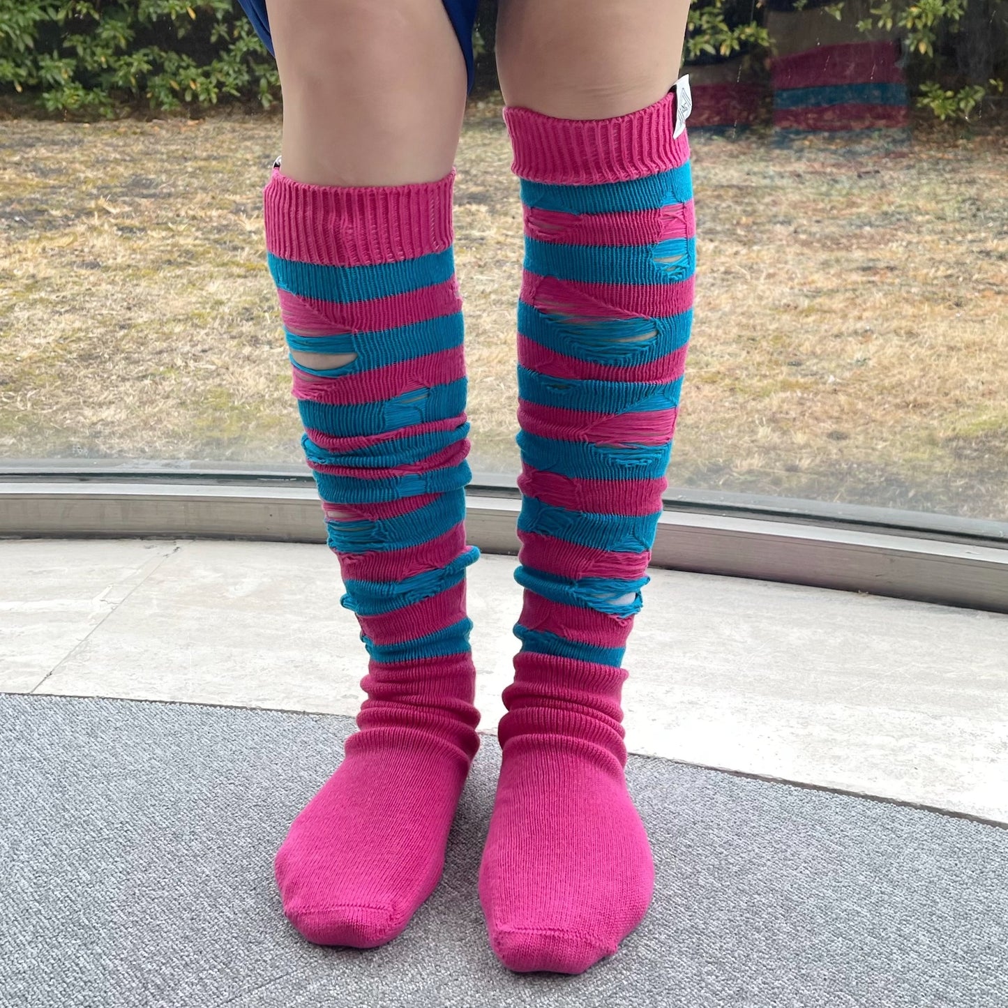 BORO KNIT SKATER HI SOCKS / HUNSON PINK × BLUE / ダメージハイソックス