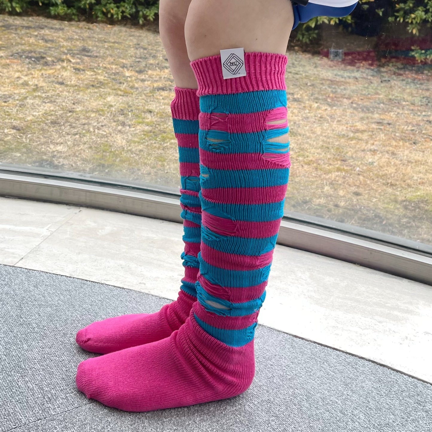 BORO KNIT SKATER HI SOCKS / HUNSON PINK × BLUE / ダメージハイソックス