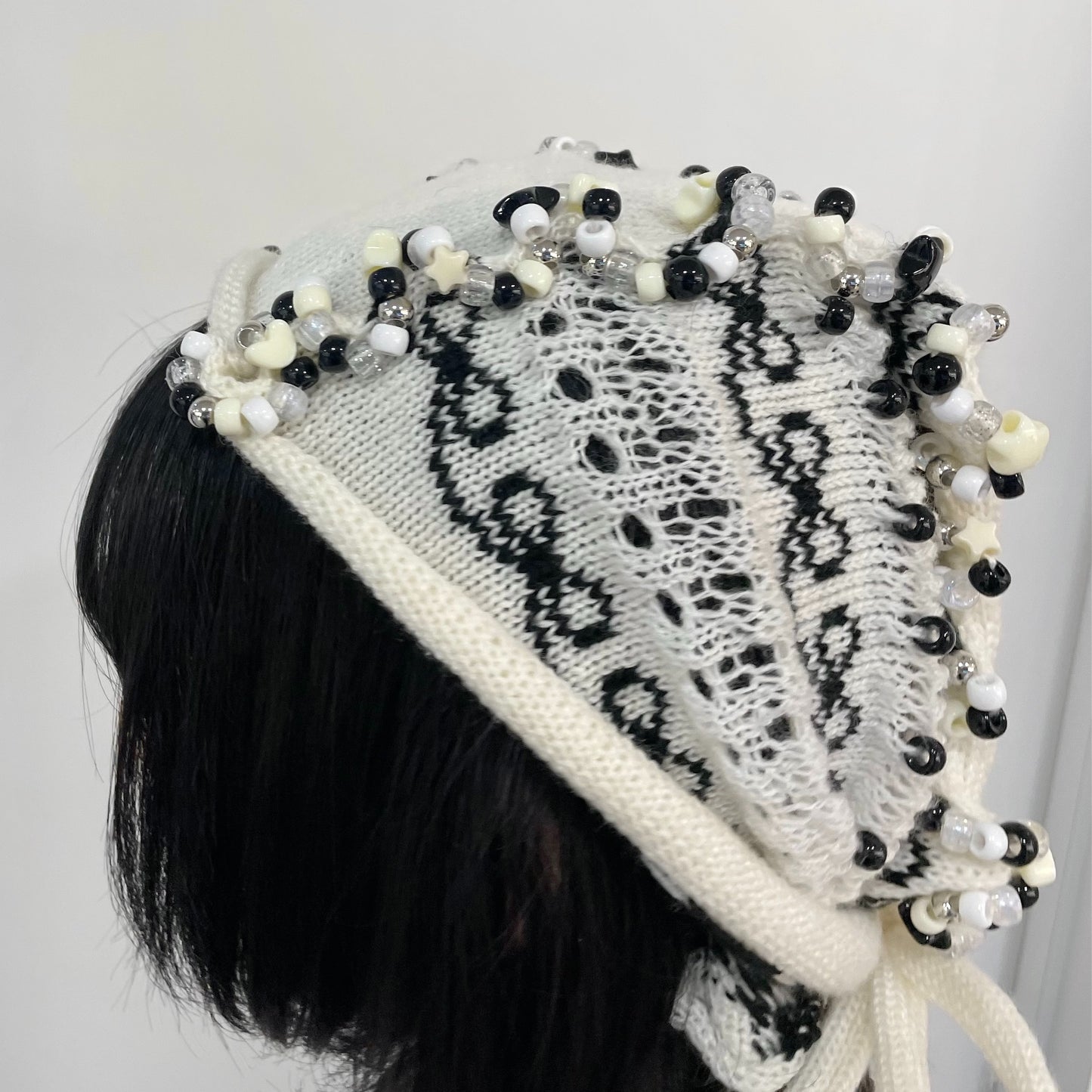 Frill knitted ribbon hat / White × Black / フリルニットリボンハット