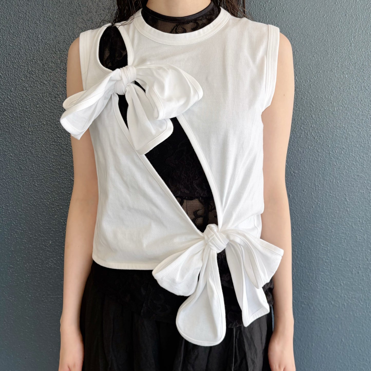 Ribbon sleeveless top / White / リボンスリーブレストップ
