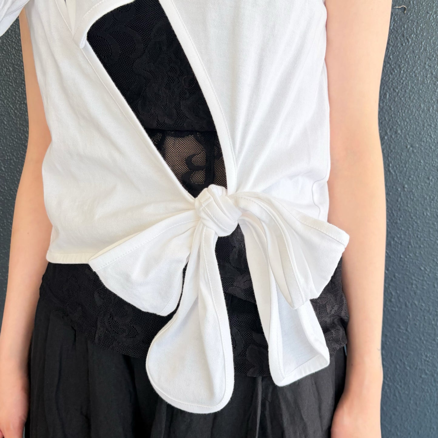 Ribbon sleeveless top / White / リボンスリーブレストップ