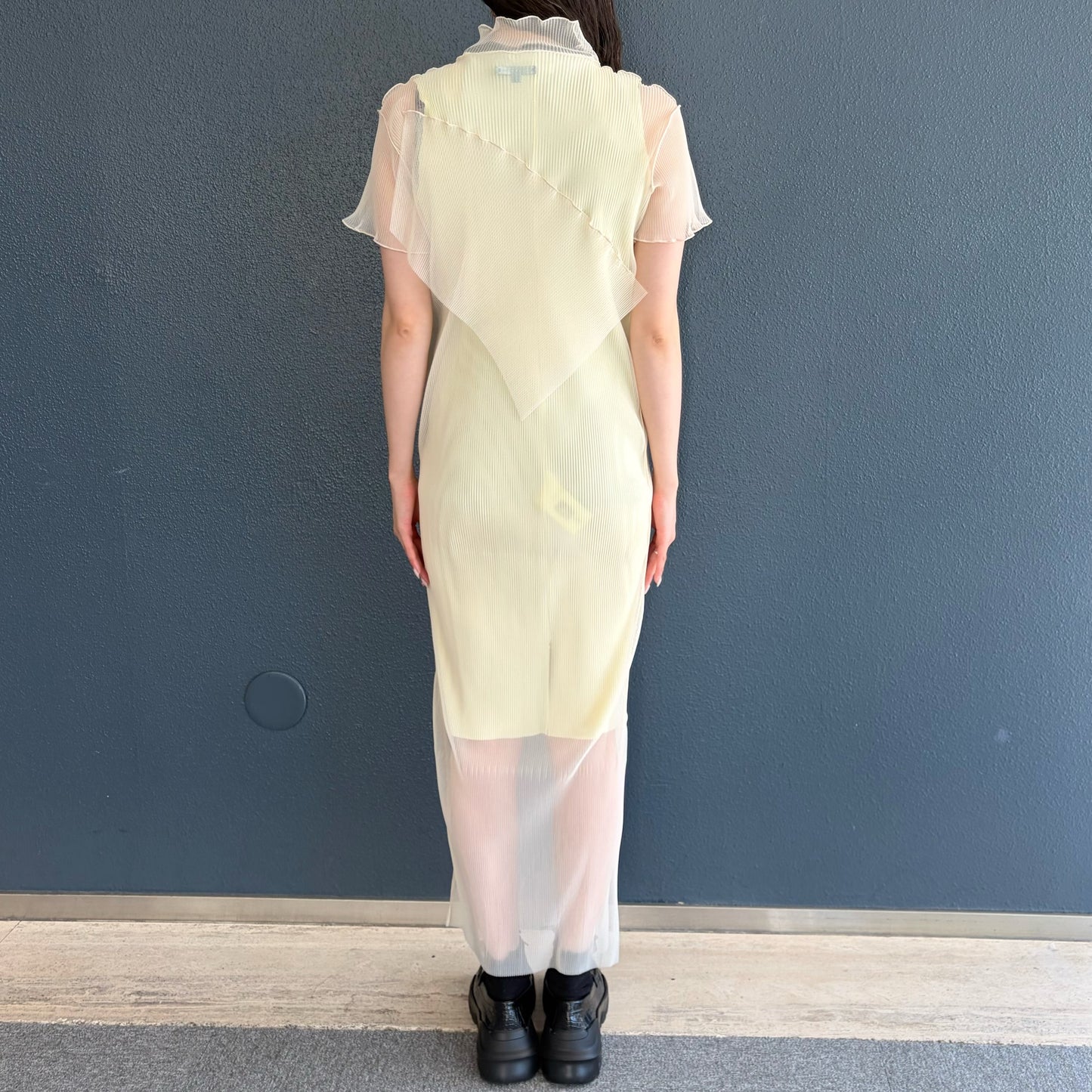 GHOST TODO DRESS *SHORTSLEEVE HIGHNECK +INNER / CREAM / チュールプリーツシアードレス