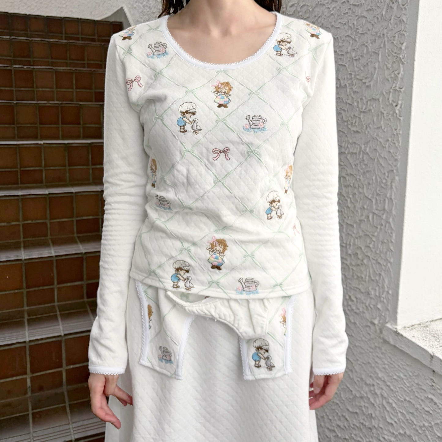 COUNTRY TOP / WHITE / 刺繍トップ
