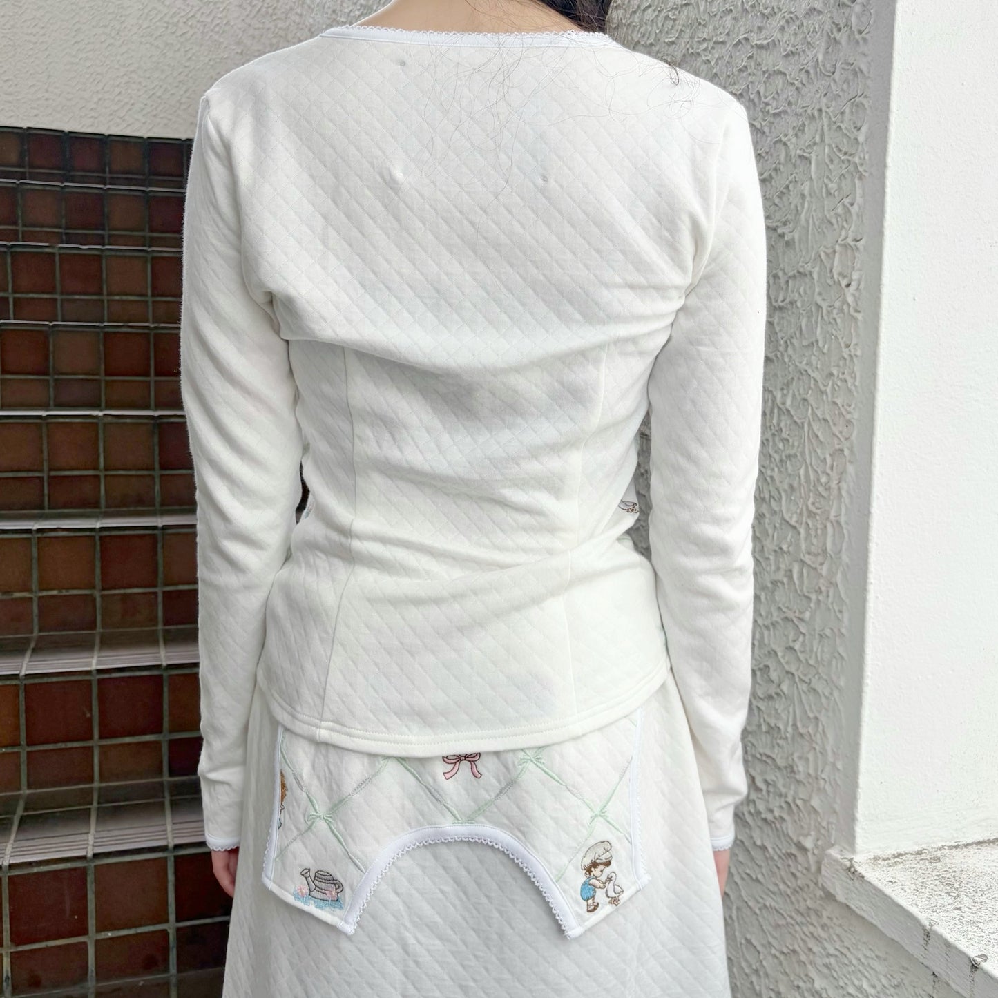 COUNTRY TOP / WHITE / 刺繍トップ