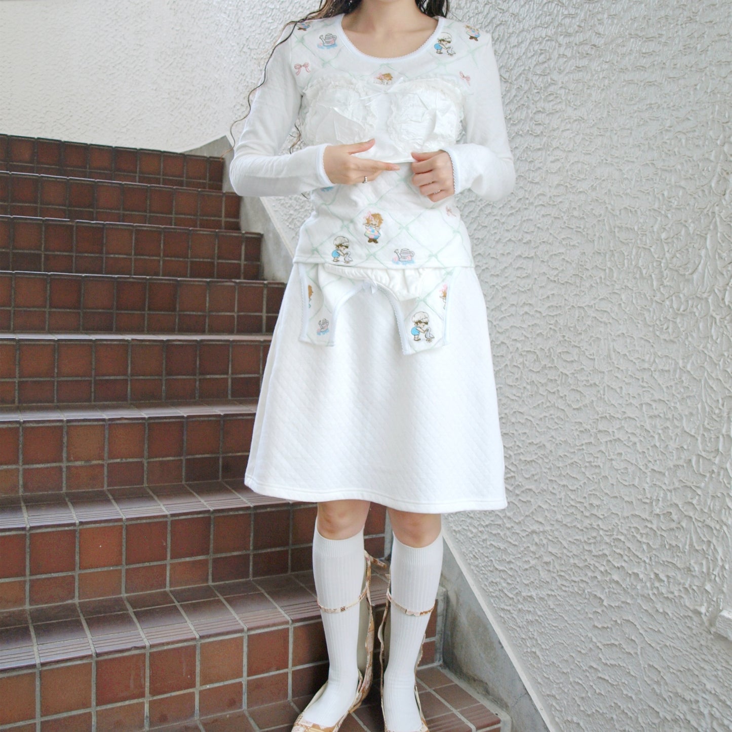 COUNTRY TOP / WHITE / 刺繍トップ