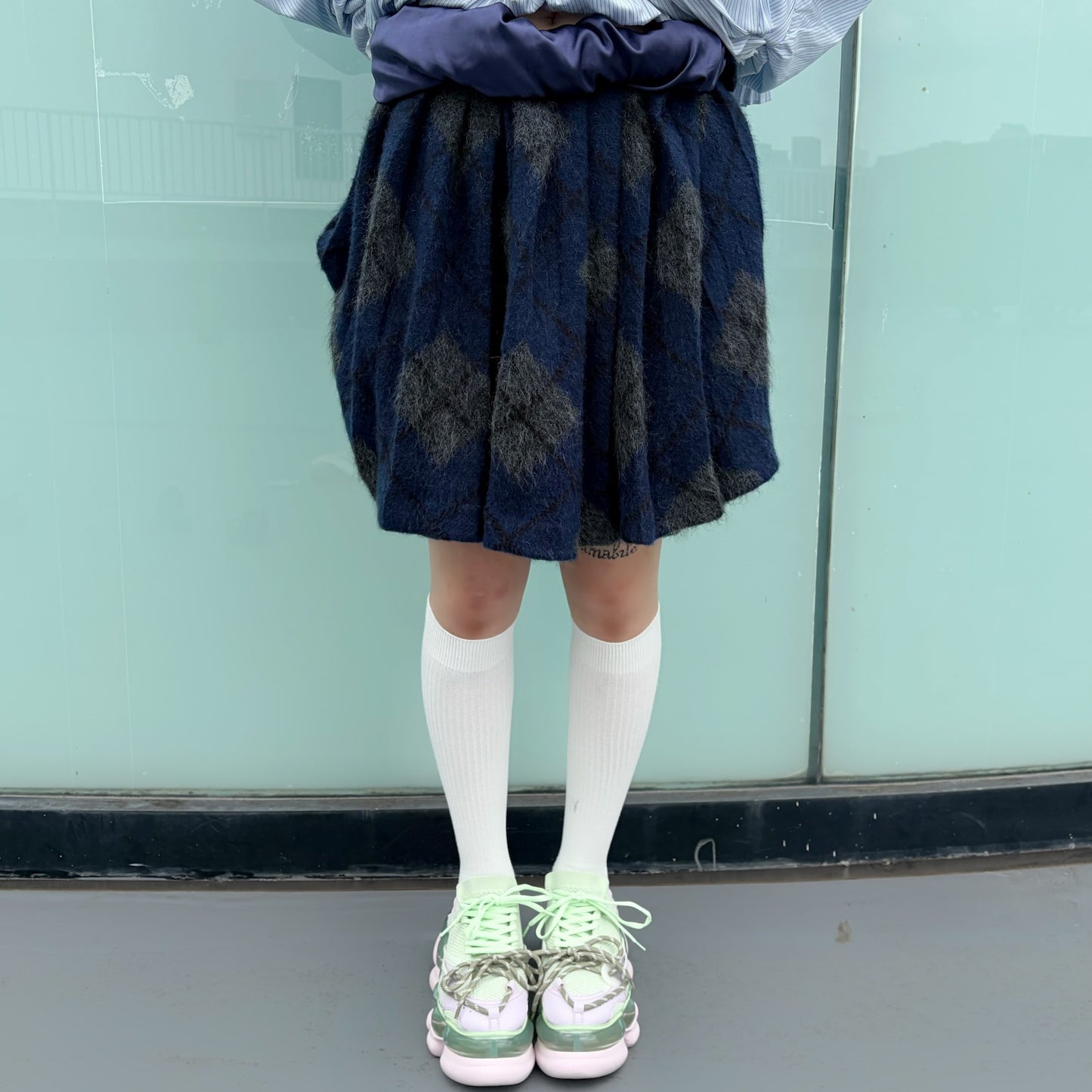 TWISTED PLEATS KNIT SKIRT / NAVY / ニットプリーツスカート