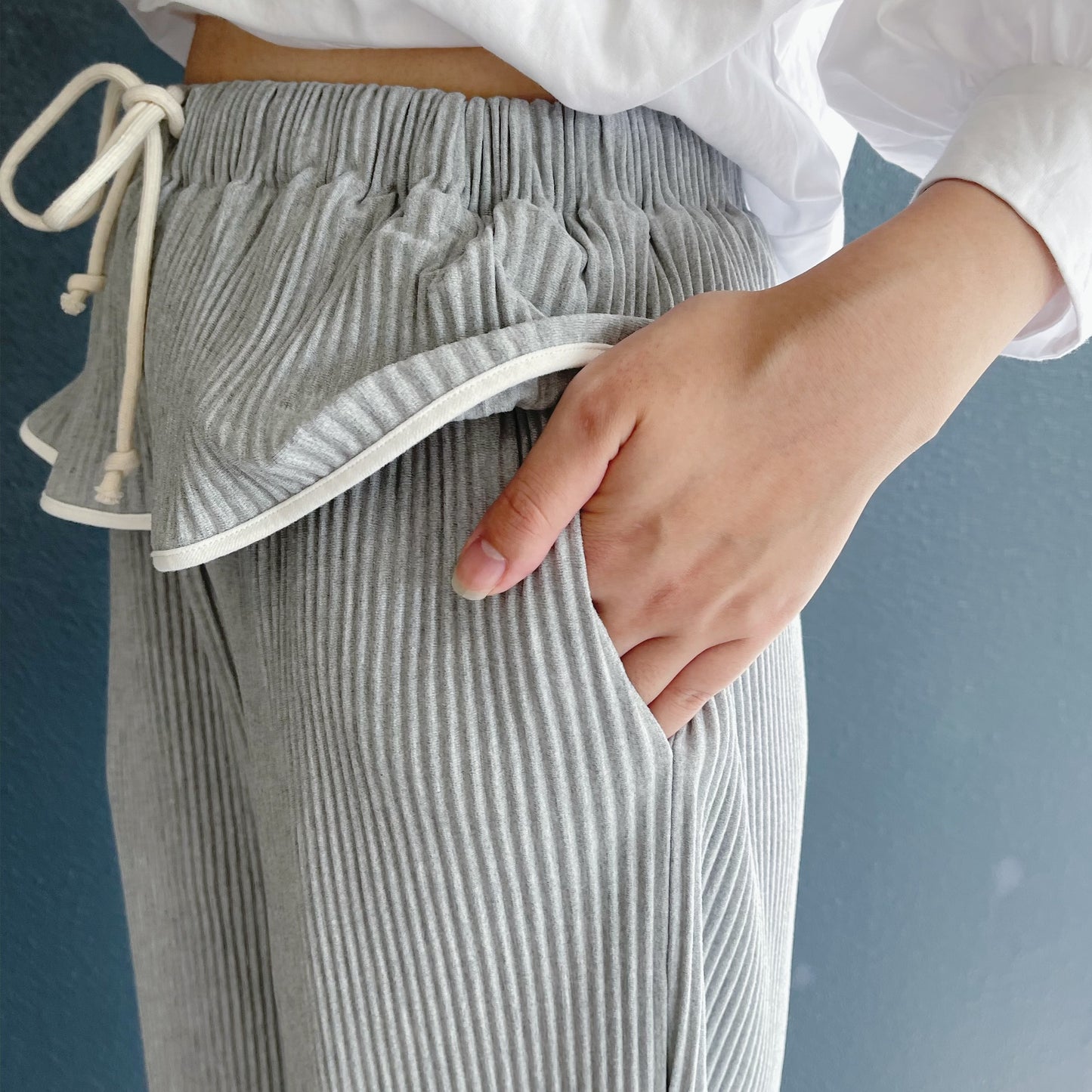 CRISP PIPING PANTS / GRAY / クリスプパイピングパンツ