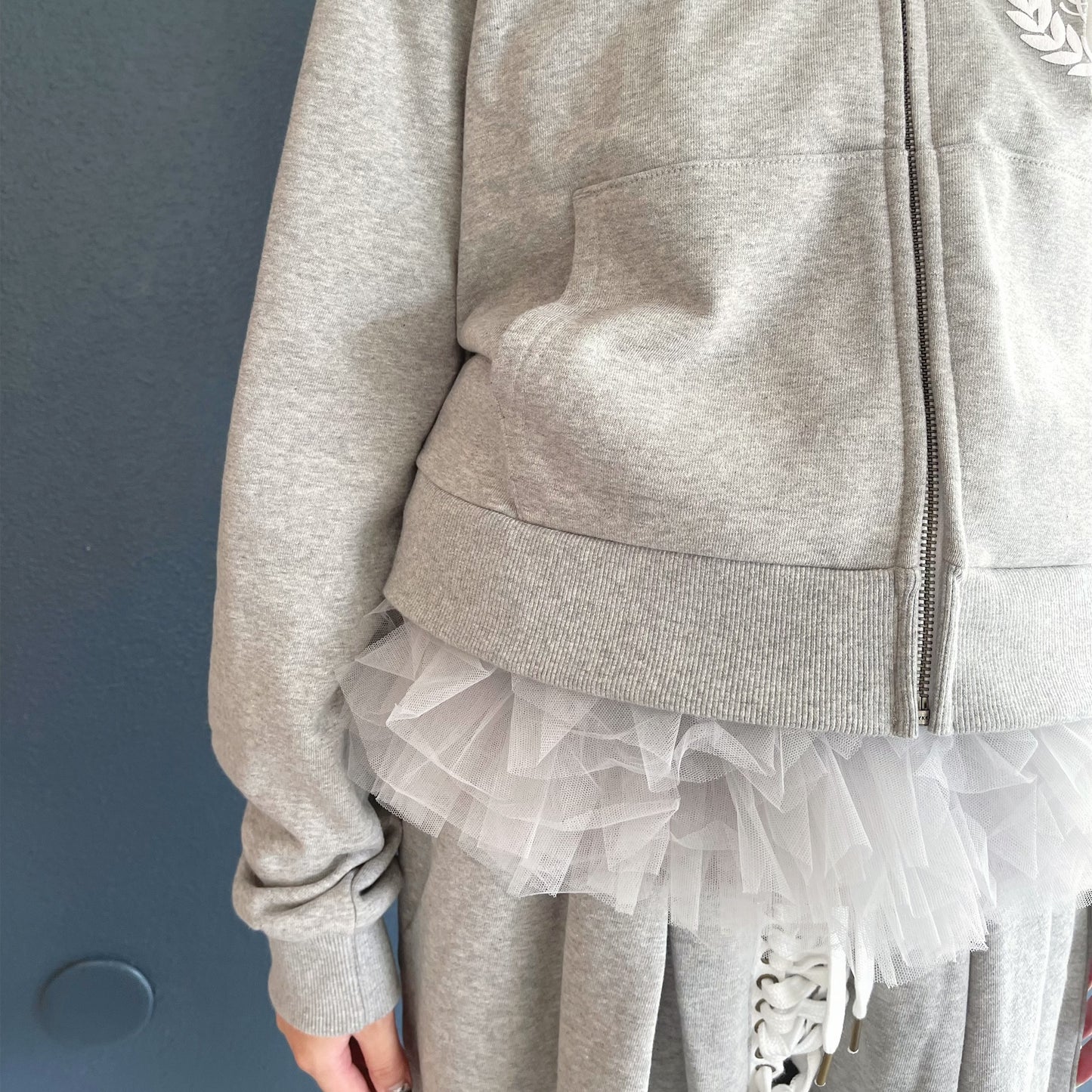 [fa.er.ie] eyelet corset hood zip-up / melange grey / コルセットフードジップアップ