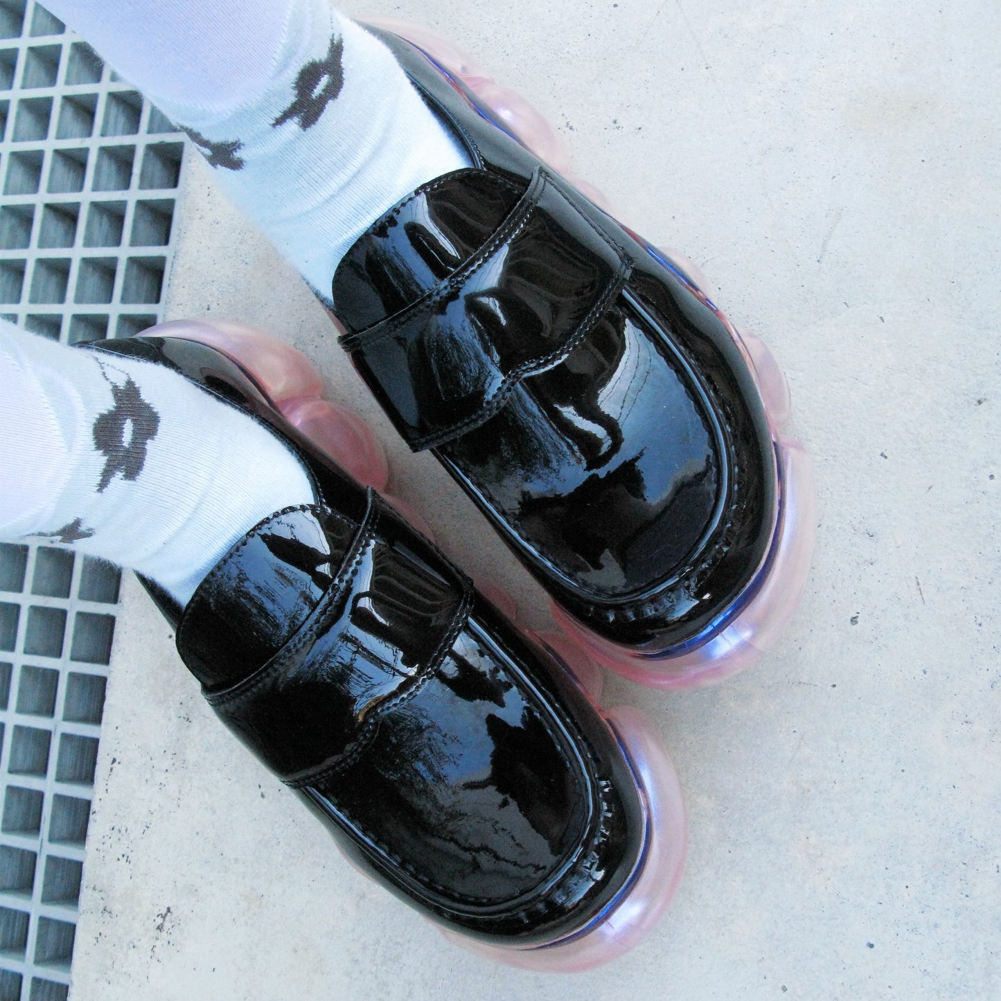 SHEEP Limited】JEWELRY LOAFER / BLACK ENAMEL x PINK AURORA
