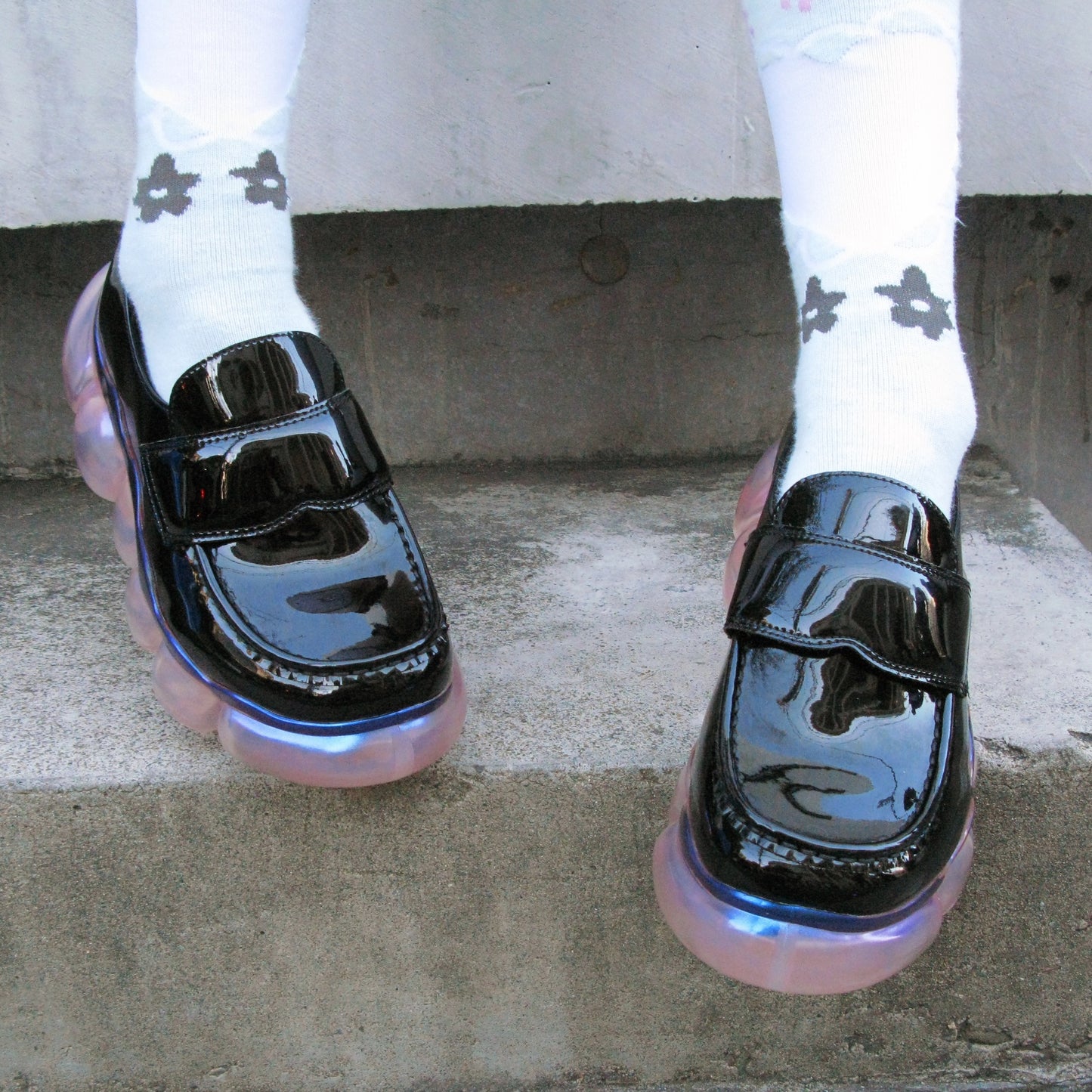 【SHEEP Limited】JEWELRY LOAFER / BLACK ENAMEL x PINK AURORA / groundsローファー
