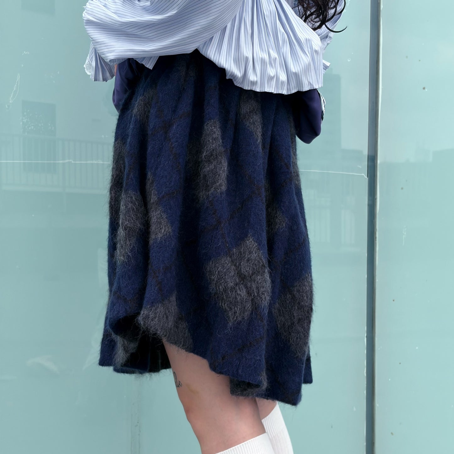 TWISTED PLEATS KNIT SKIRT / NAVY / ニットプリーツスカート