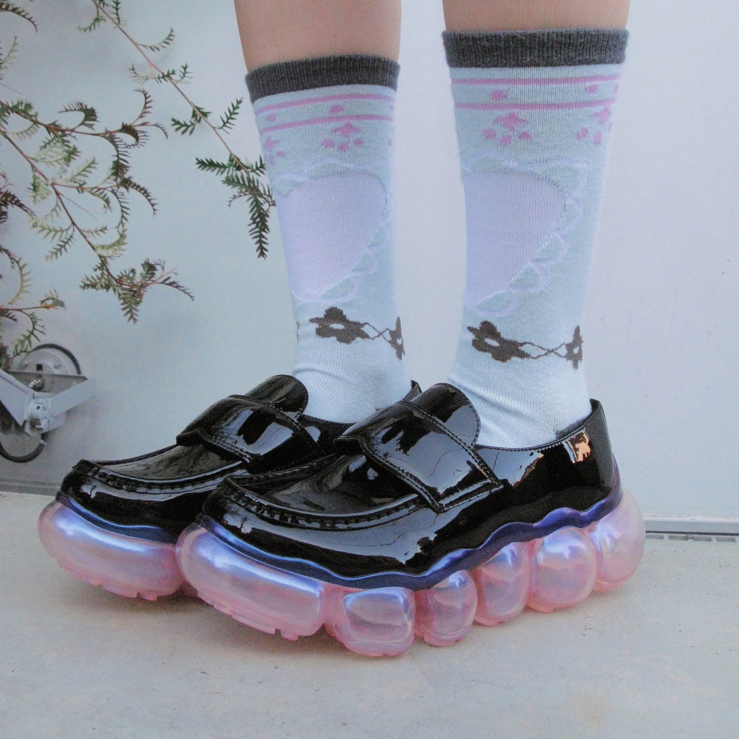 【SHEEP Limited】JEWELRY LOAFER / BLACK ENAMEL x PINK AURORA / groundsローファー