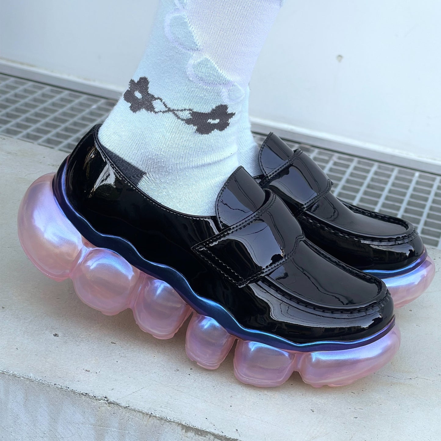 【SHEEP Limited】JEWELRY LOAFER / BLACK ENAMEL x PINK AURORA / groundsローファー