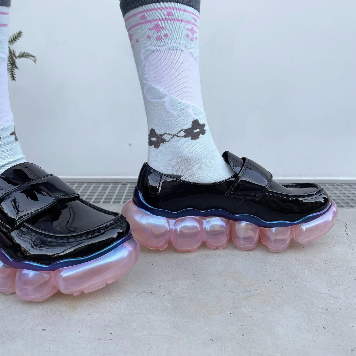 【SHEEP Limited】JEWELRY LOAFER / BLACK ENAMEL x PINK AURORA / groundsローファー