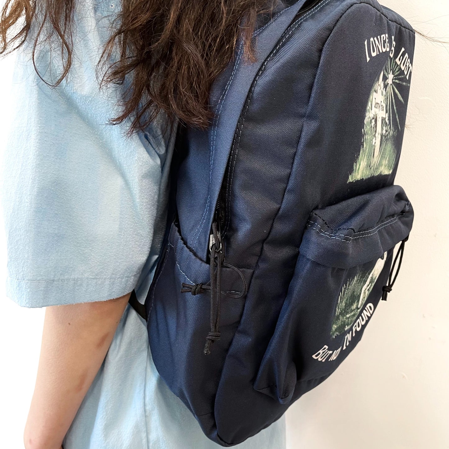 I'M FOUND BACKPACK / NAVY / グラフィックプリントバックパック