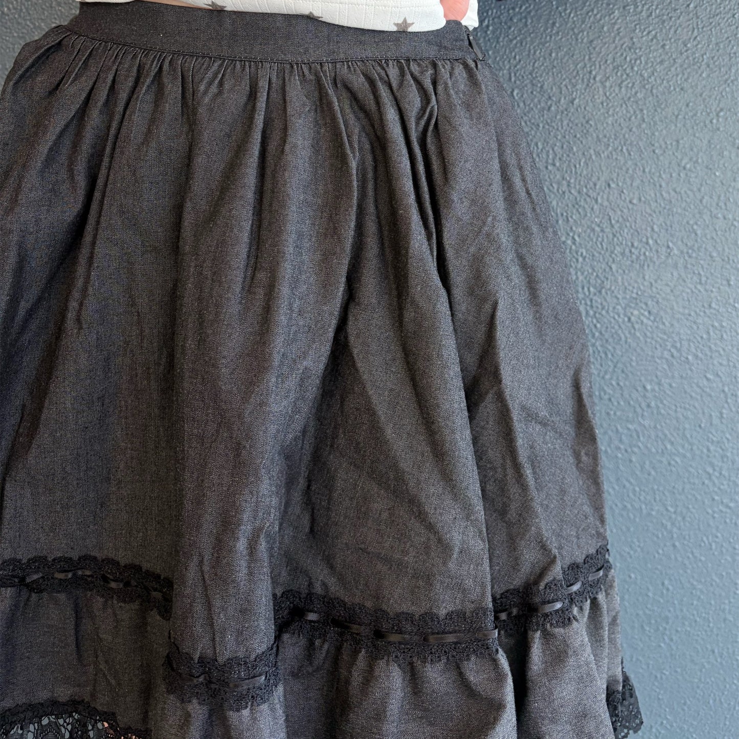 [F.E.E.S] denim ruffle skirt / black / デニムラッフルスカート