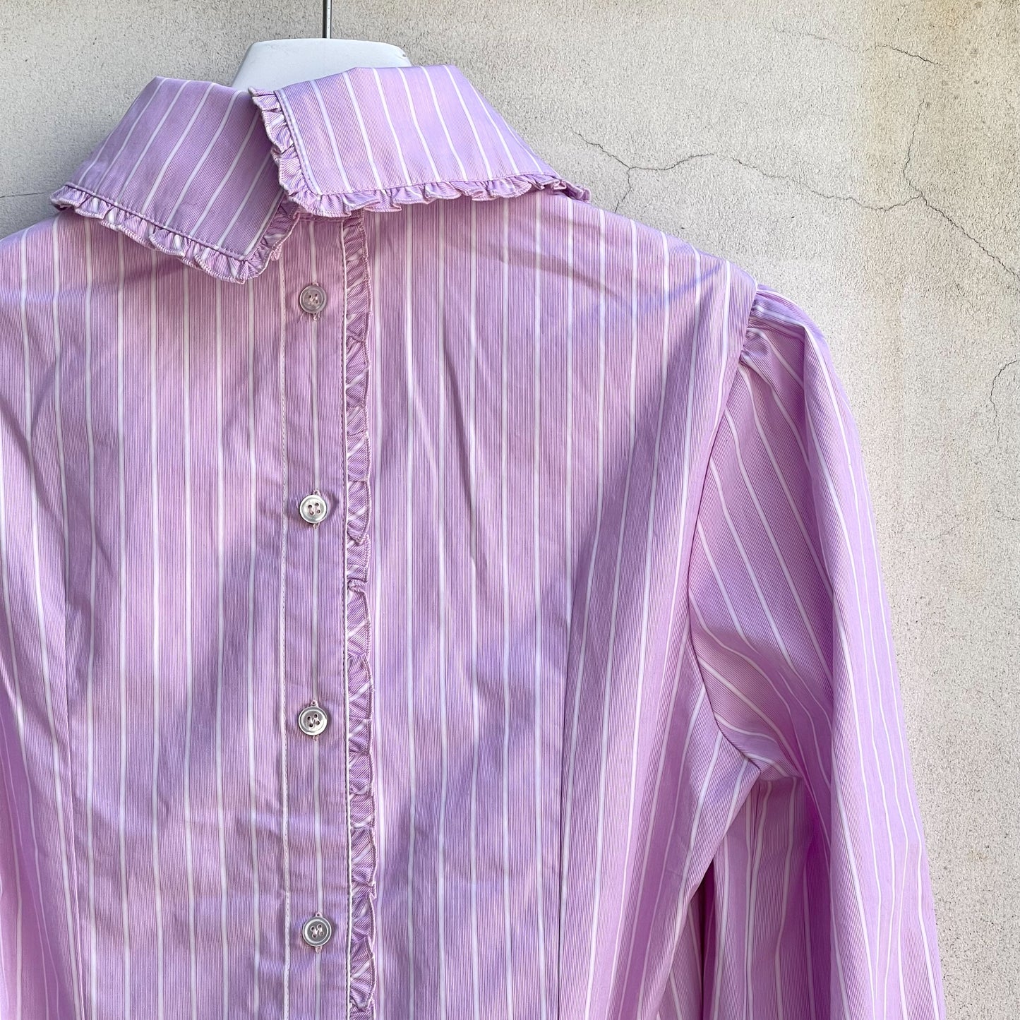 BACK OPEN SHIRT STRIPE / PINK / フリルストライプシャツ