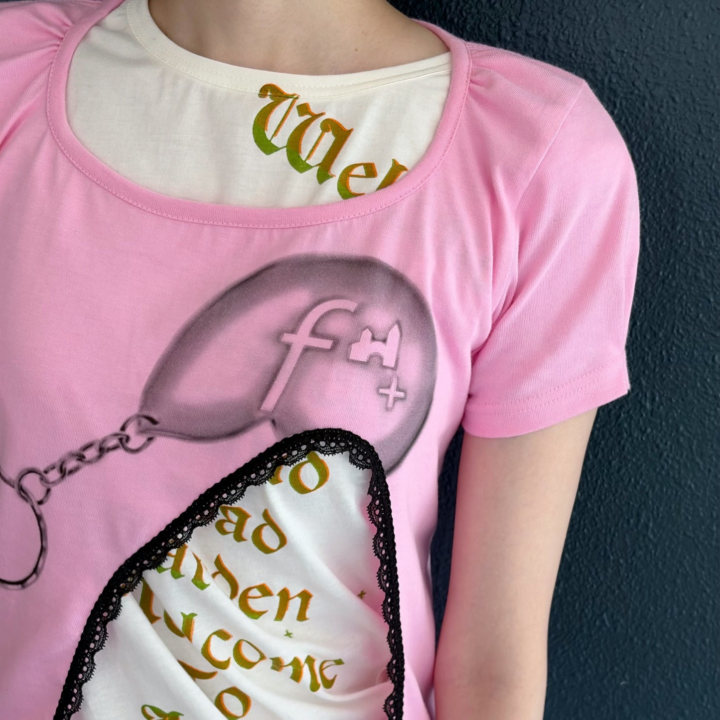 shell key chain print square neck top / pink / グラフィックTシャツ