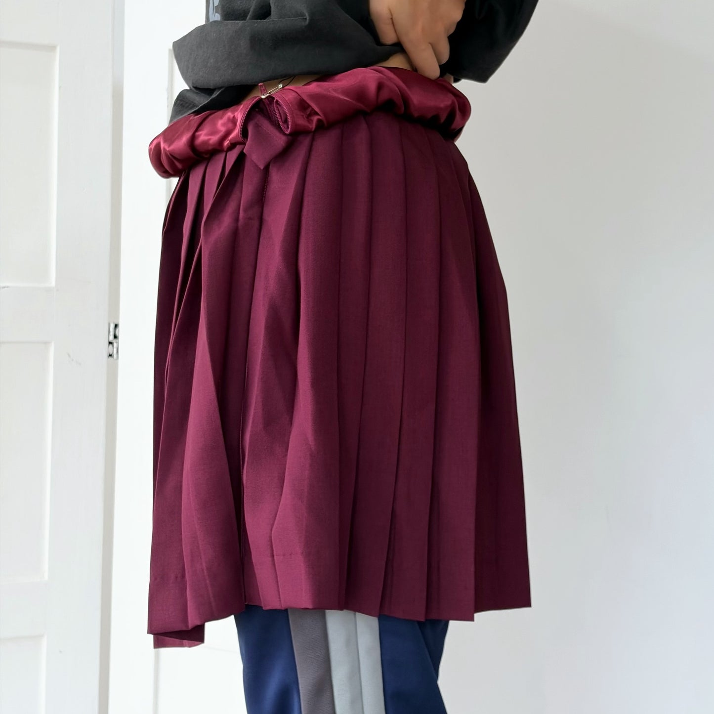 TWISTED PLEATS SKIRT / WINE / ワイヤープリーツスカート