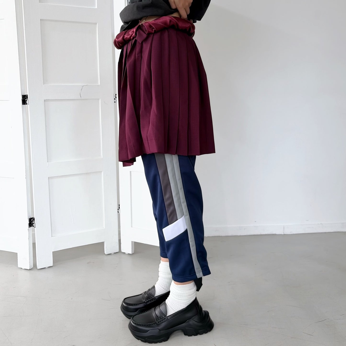 TWISTED PLEATS SKIRT / WINE / ワイヤープリーツスカート