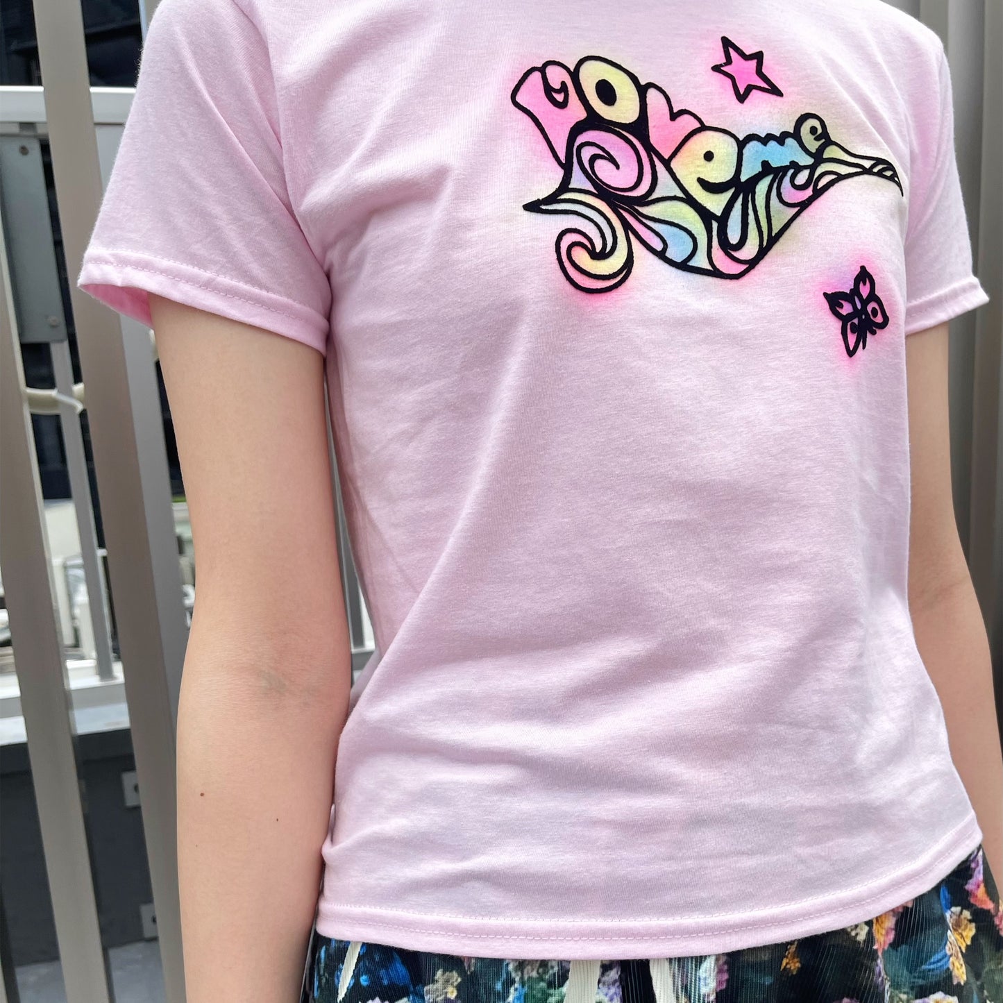 love me tee / pink / エアブラシグラフィックTシャツ