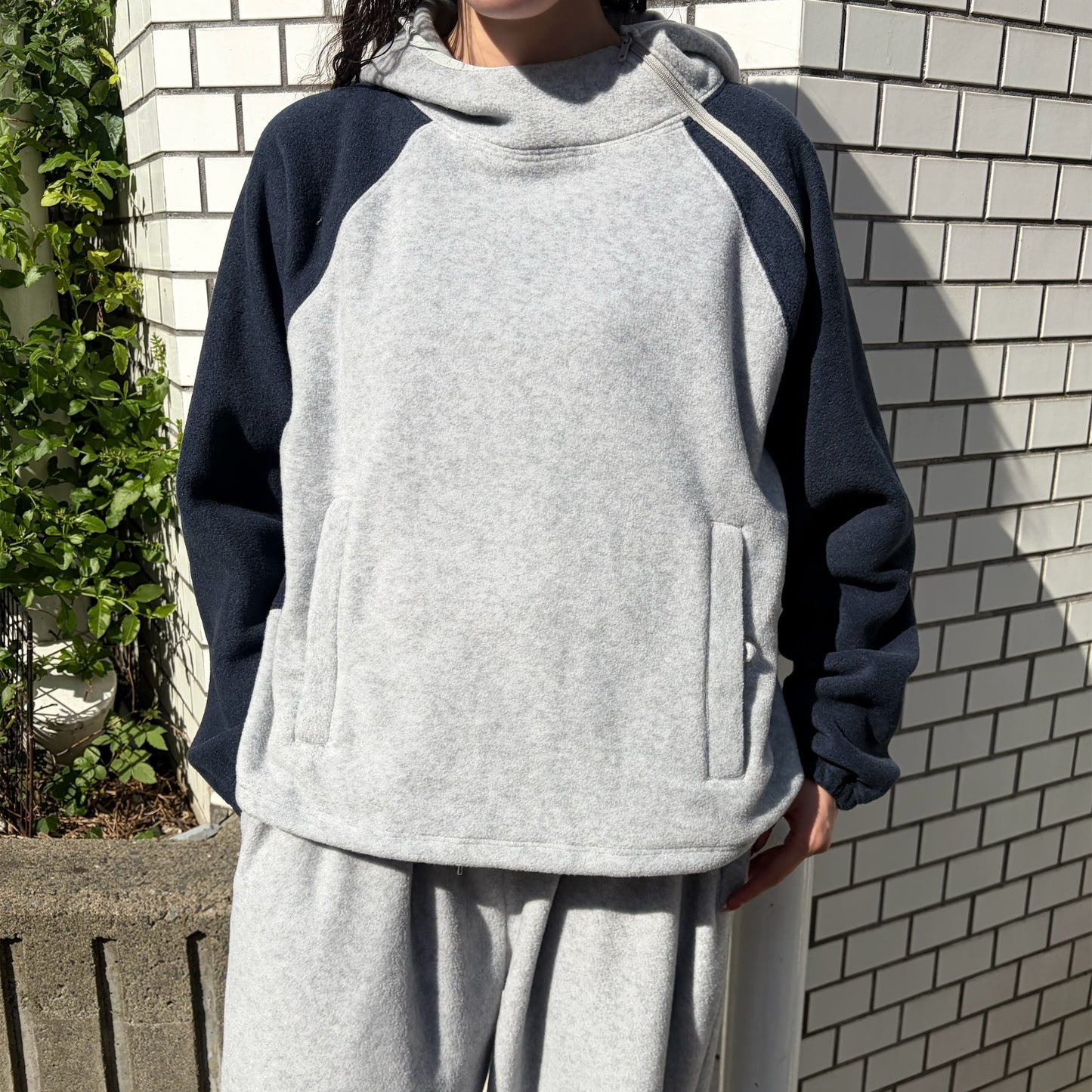 WORN HOME HOODIE / GRAYxNAVY / フリースパーカ