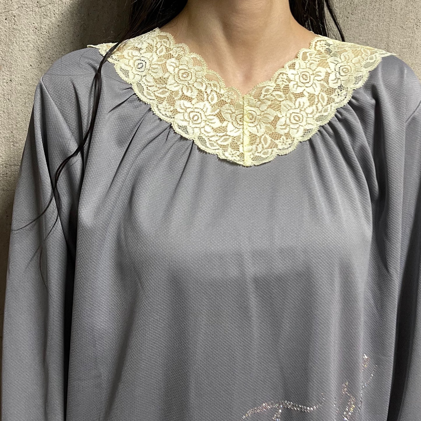 [fa.er.ie] lace V neck shirring top / dark grey / Vネックシャーリングトップ