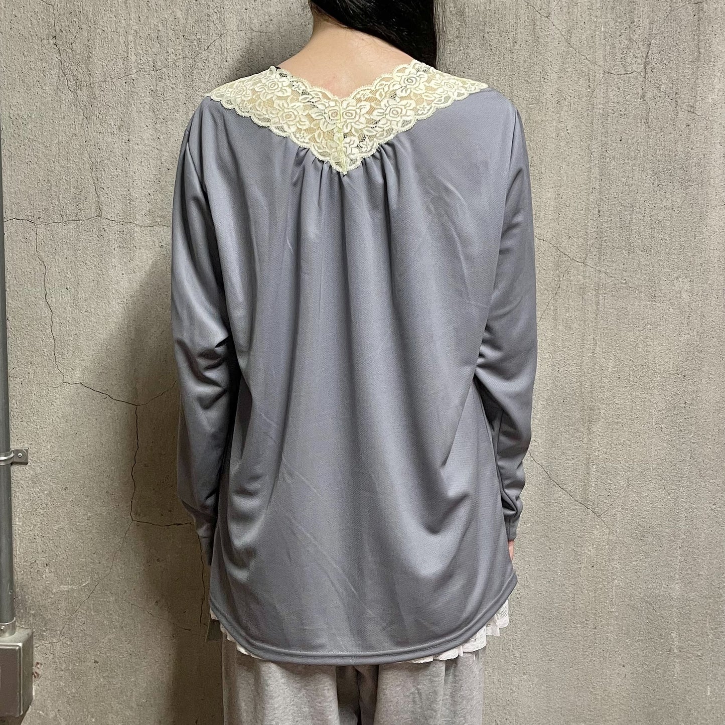 [fa.er.ie] lace V neck shirring top / dark grey / Vネックシャーリングトップ