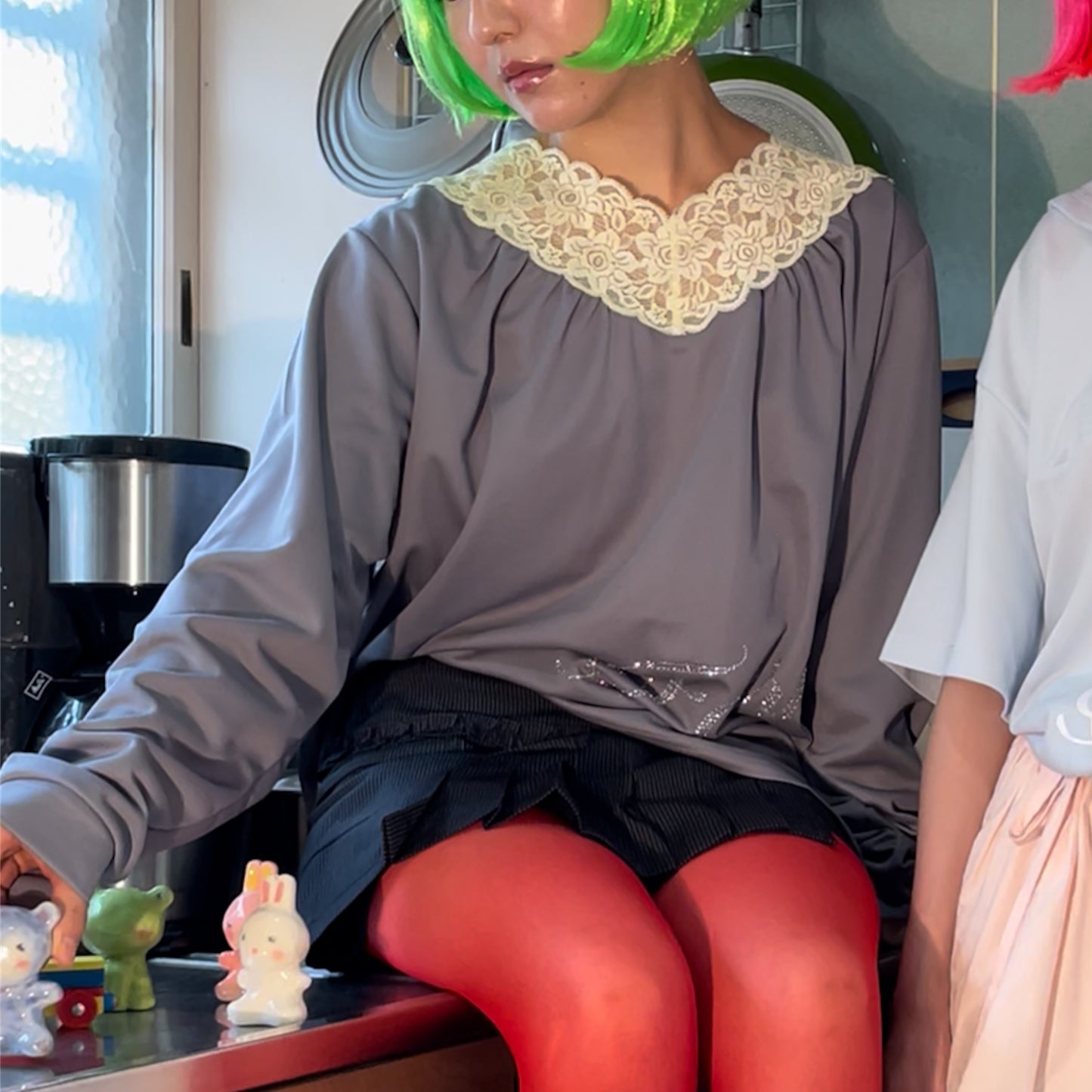 [fa.er.ie] lace V neck shirring top / dark grey / Vネックシャーリングトップ