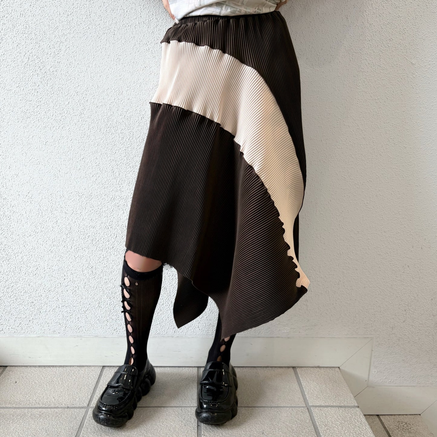 ARCH SKIRT / CHOCOLATE / プリーツスカート