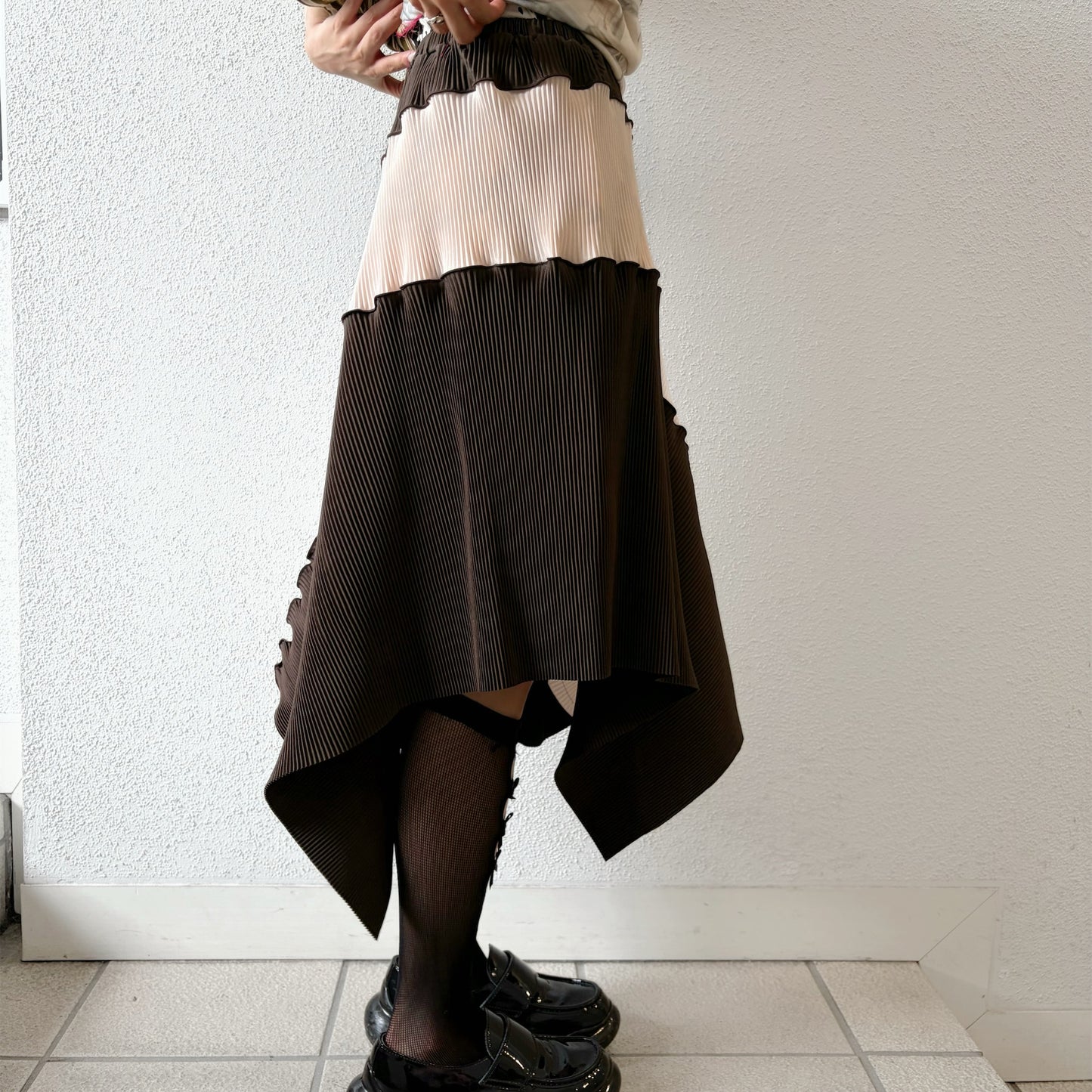 ARCH SKIRT / CHOCOLATE / プリーツスカート