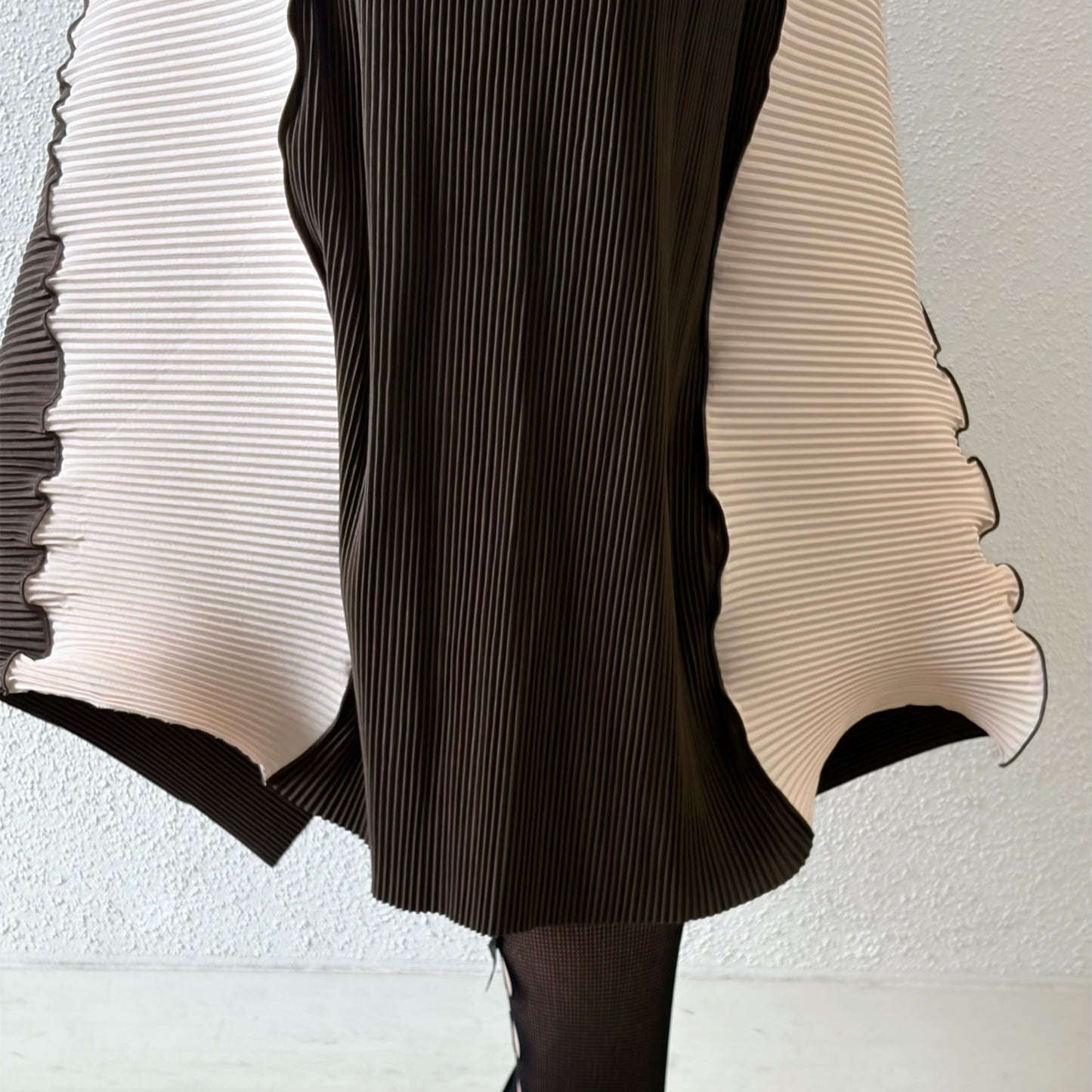 ARCH SKIRT / CHOCOLATE / プリーツスカート
